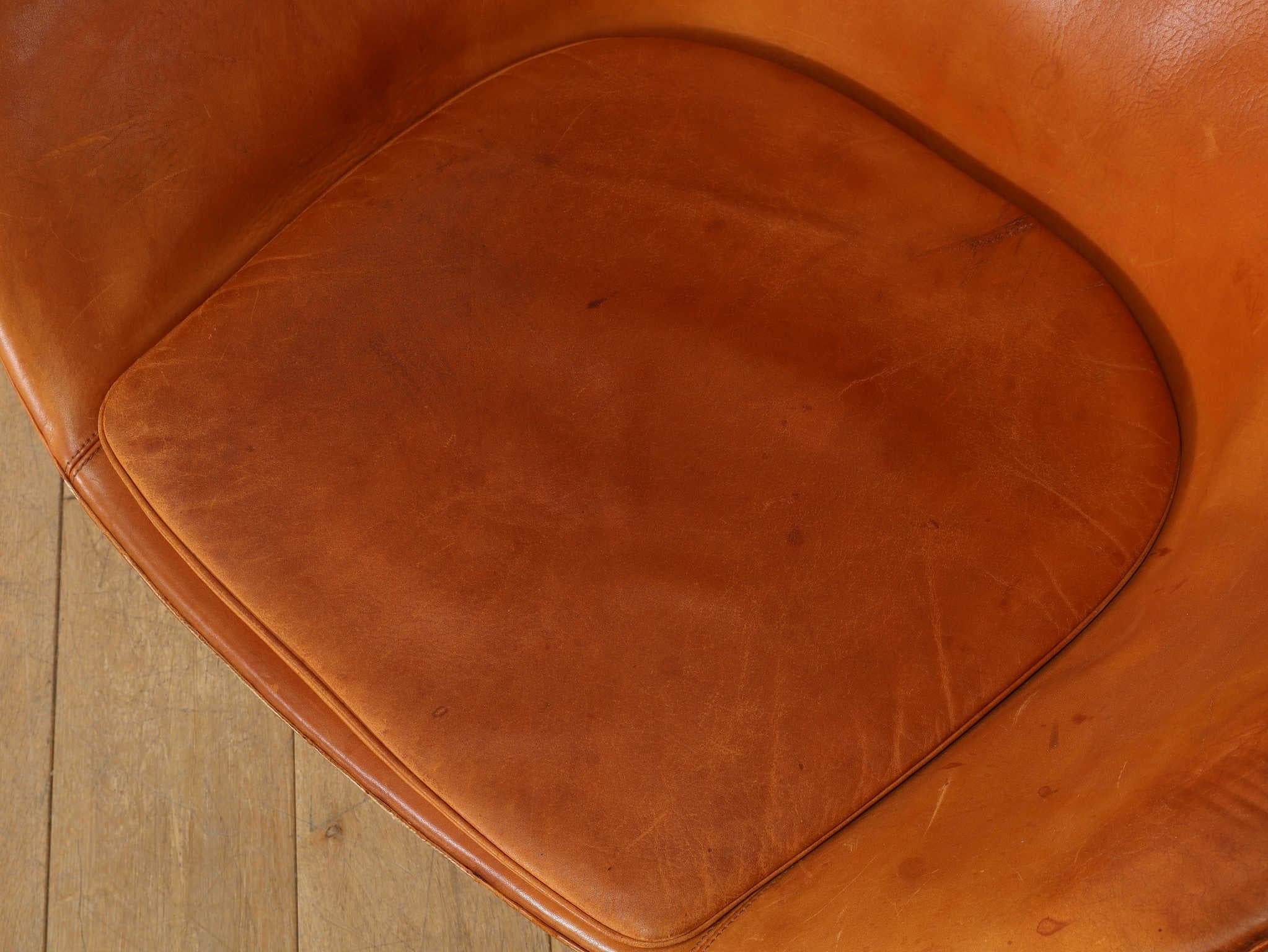 Arne Jacobsen Silla Egg con Otomana FH3316 Años 60 en venta 3