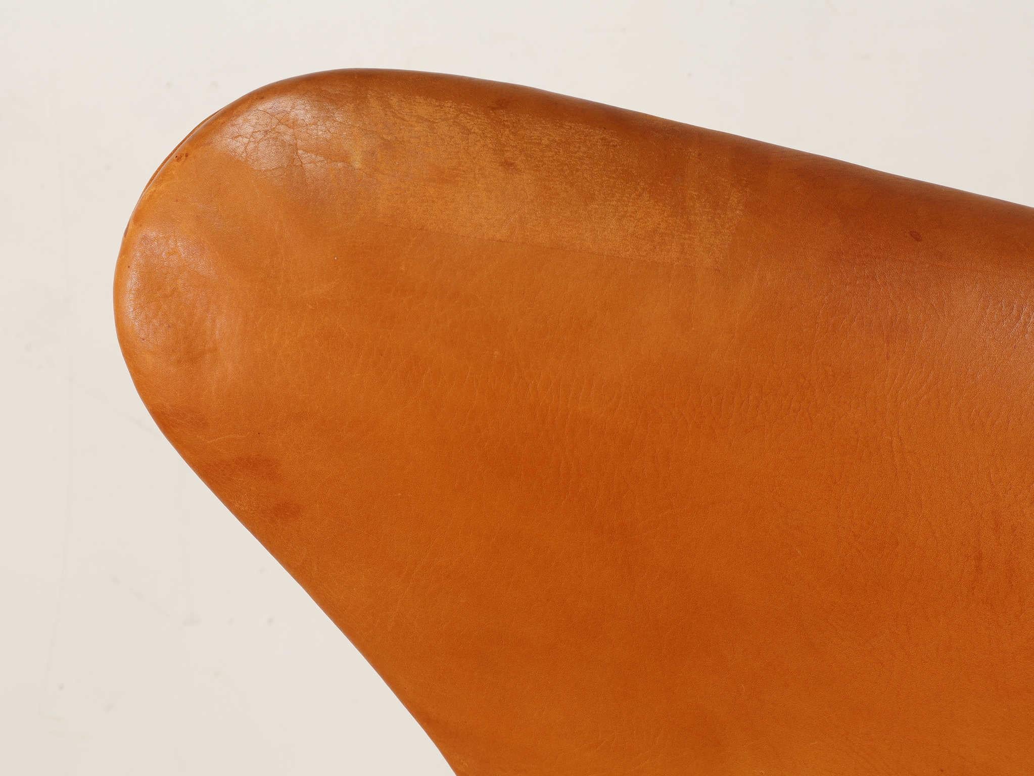 Arne Jacobsen Silla Egg con Otomana FH3316 Años 60 en venta 8