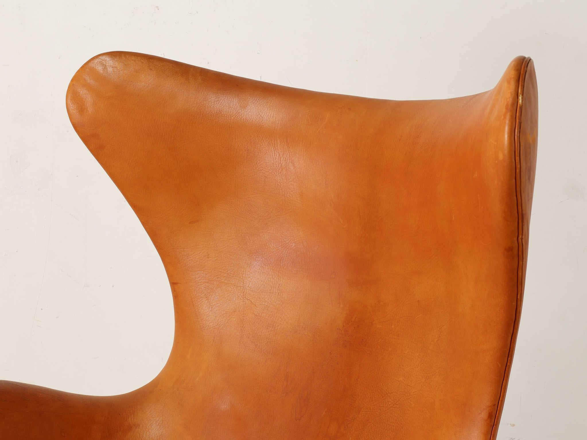 Arne Jacobsen Silla Egg con Otomana FH3316 Años 60 en venta 9