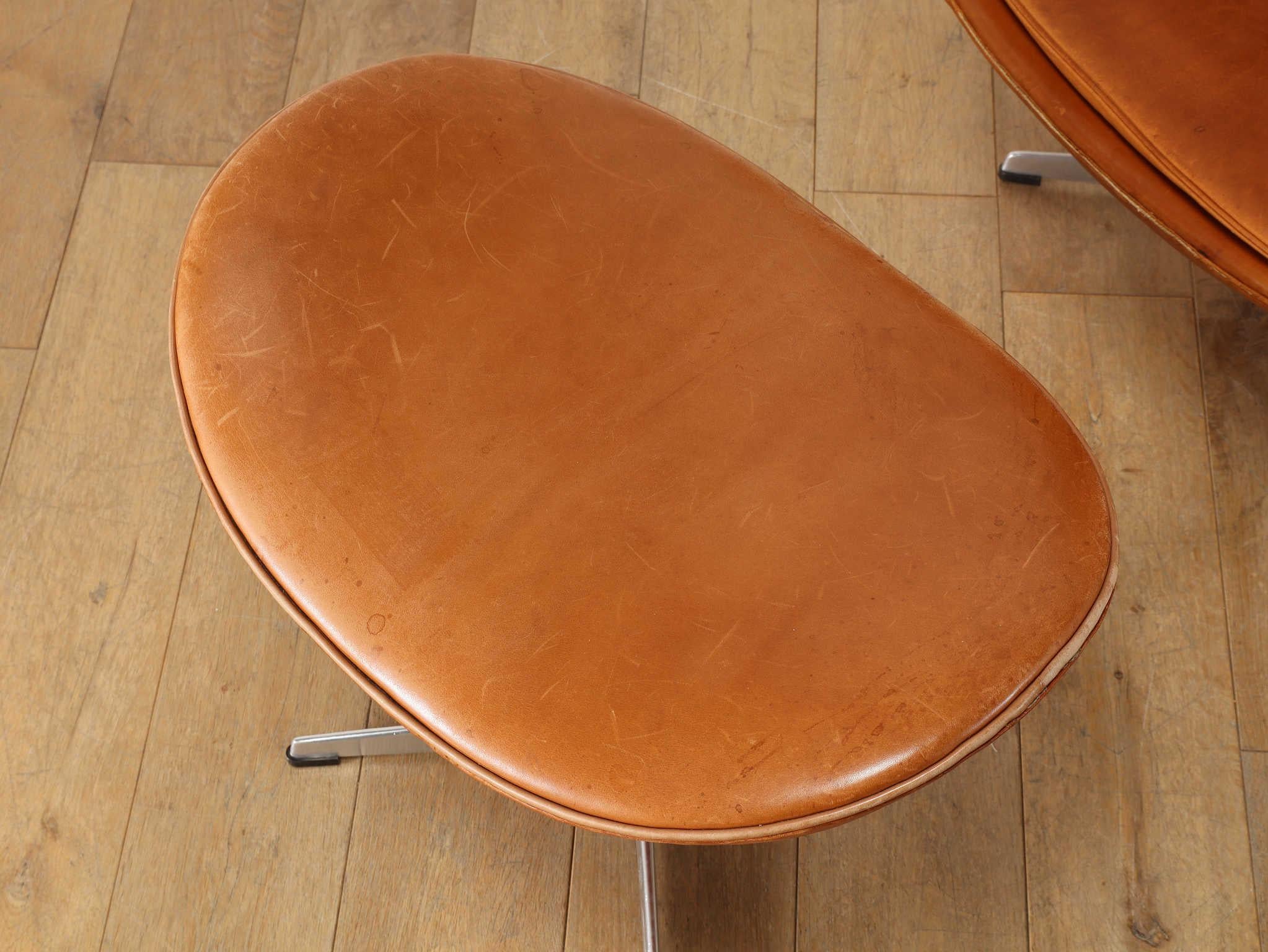 Arne Jacobsen Silla Egg con Otomana FH3316 Años 60 en venta 13