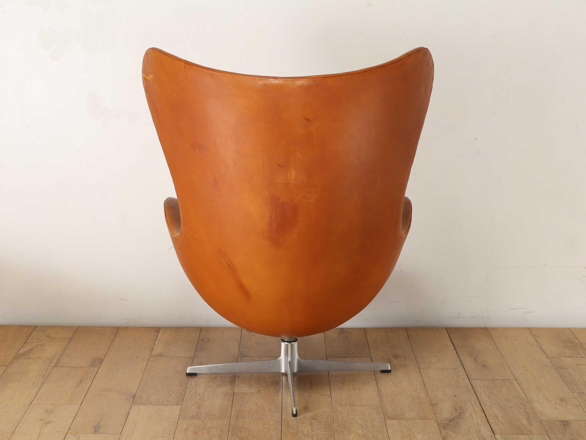 Arne Jacobsen Silla Egg con Otomana FH3316 Años 60 mediados del siglo XX en venta