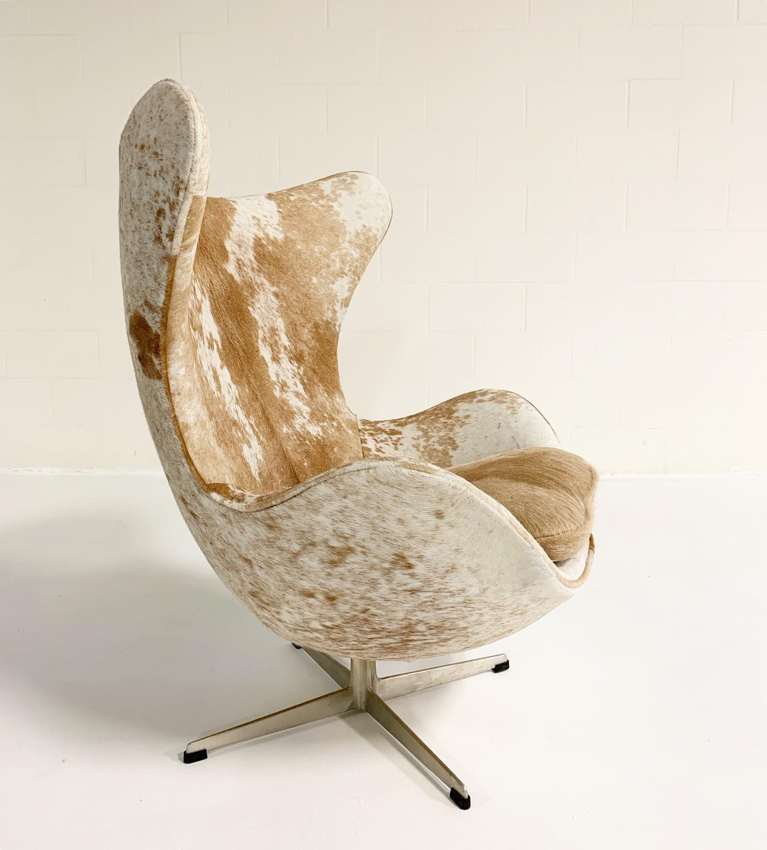 Arne Jacobsen Egg Chairs and Ottoman in Brazilian Cowhide 1