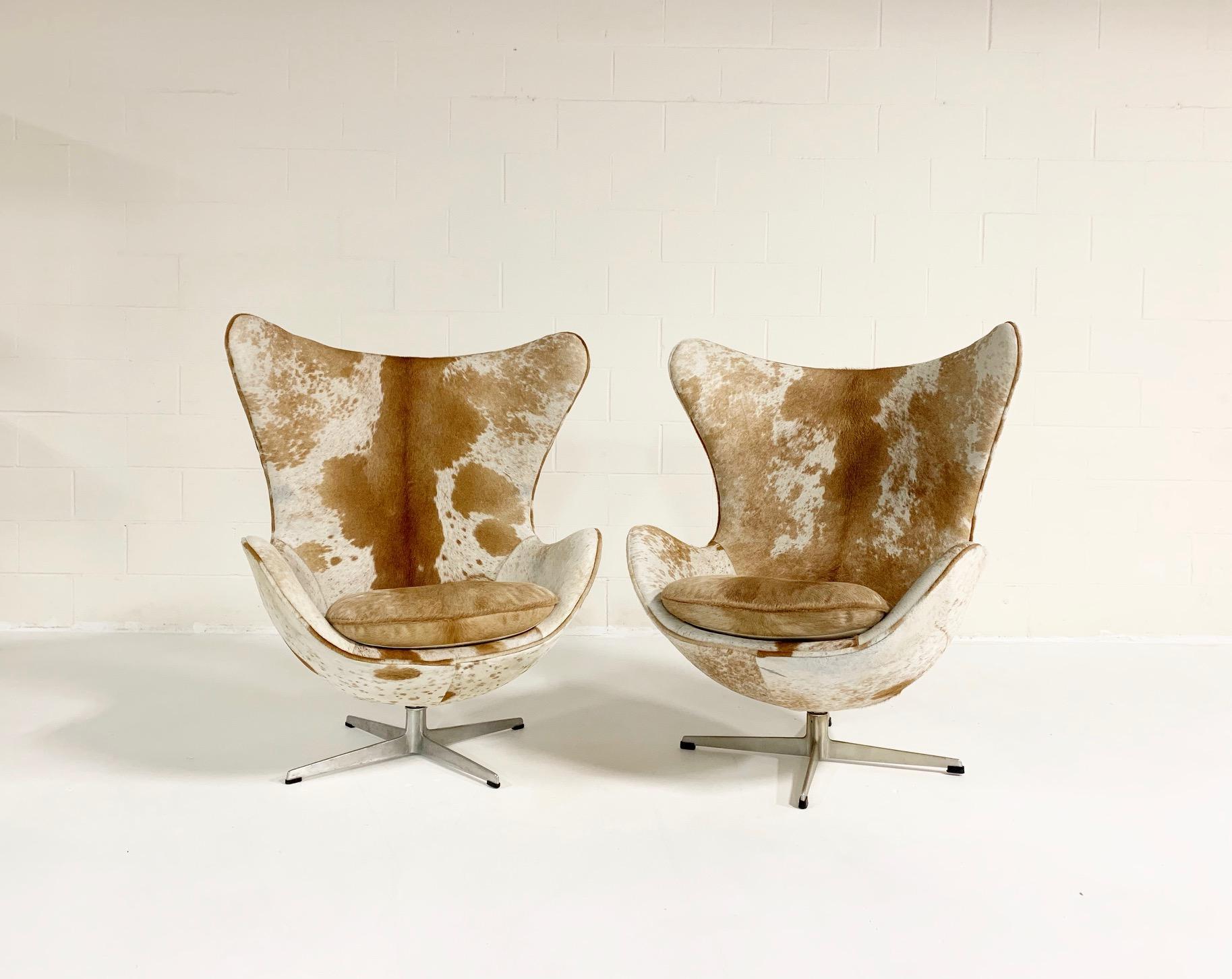 Arne Jacobsen Egg Chairs and Ottoman in Brazilian Cowhide In Excellent Condition In SAINT LOUIS, MO