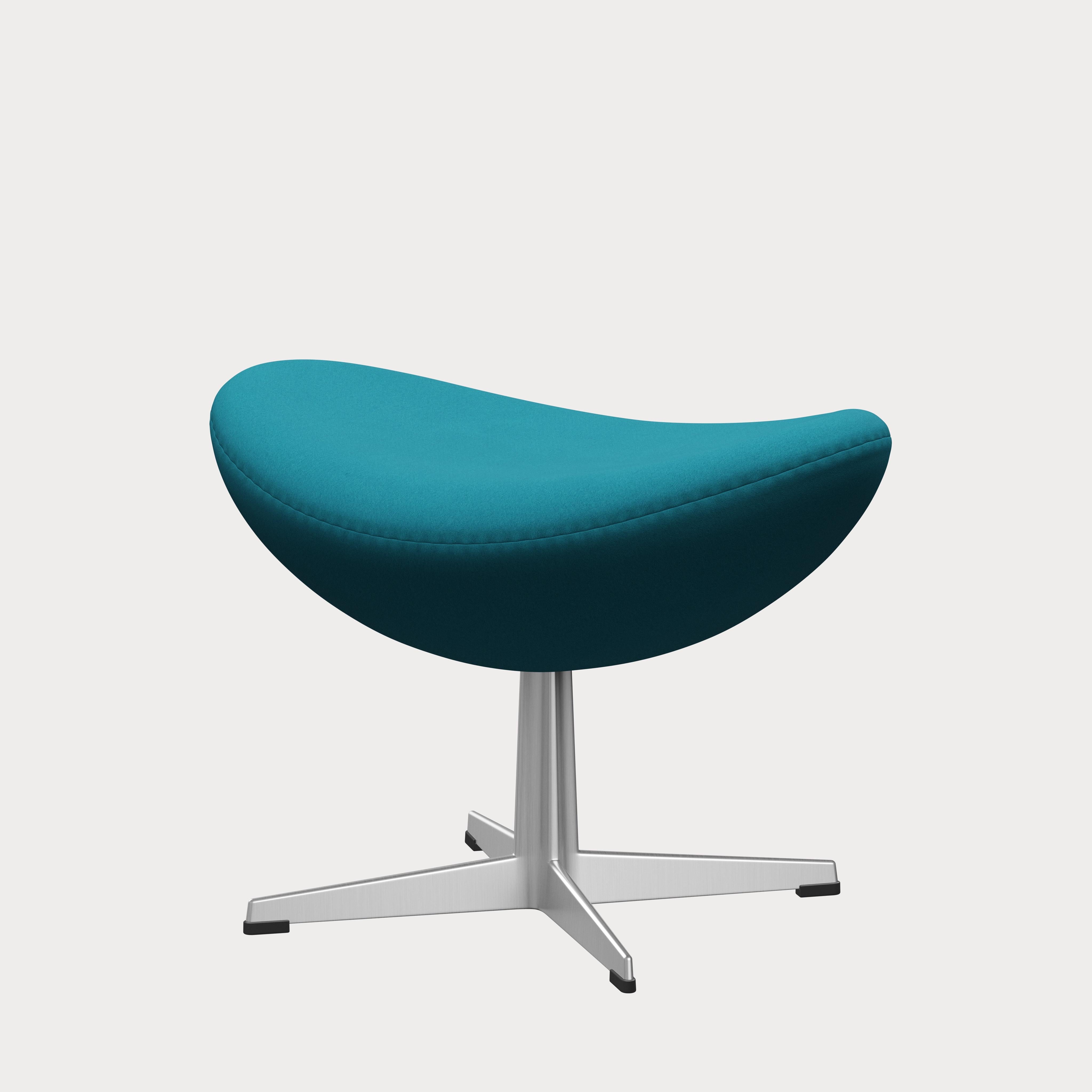 Arne Jacobsen 'Egg' Footstool for Fritz Hansen in Fabric Upholstery (Cat. 3) For Sale 3