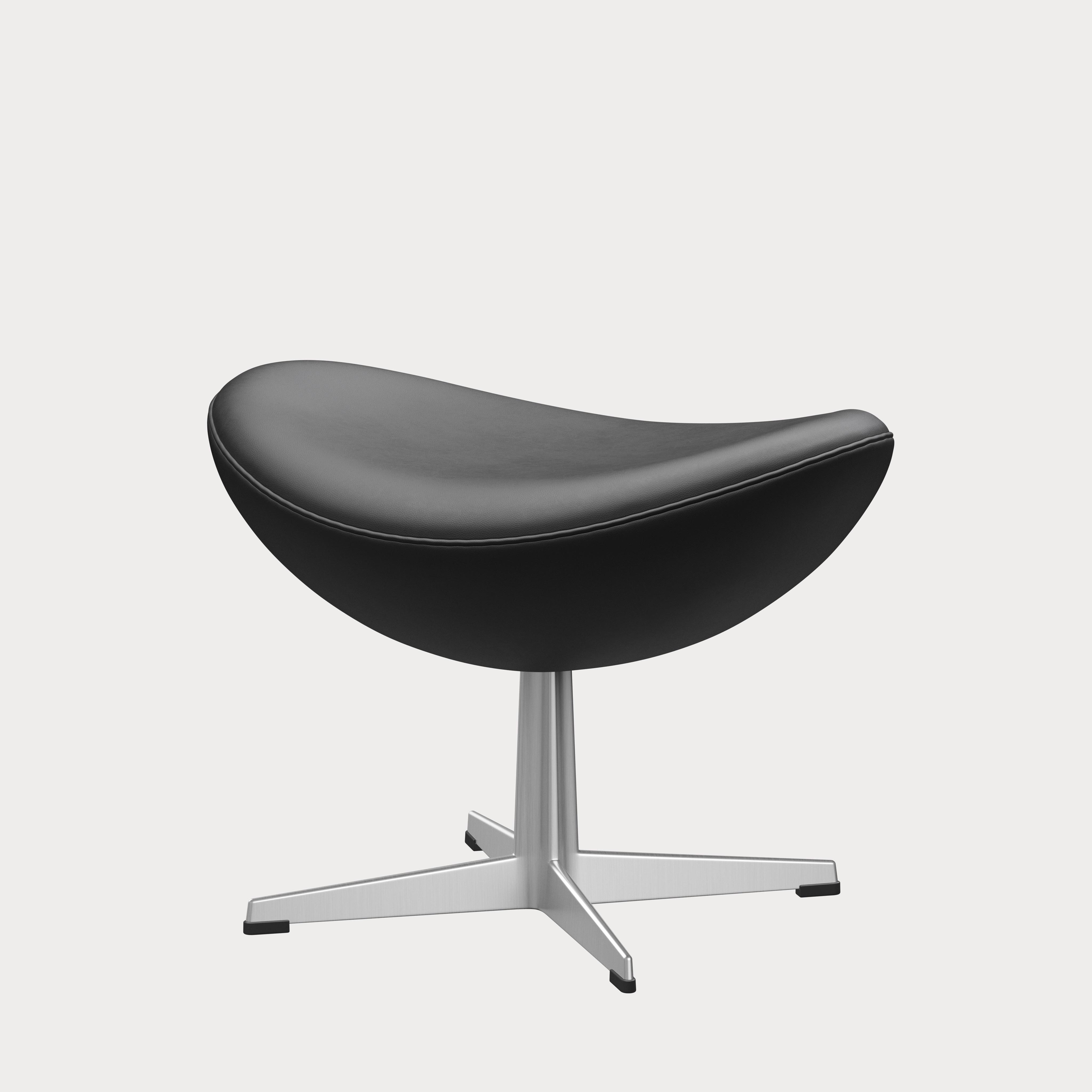Arne Jacobsen 'Egg' Footstool for Fritz Hansen in Leather Upholstery (Cat. 3) For Sale 3