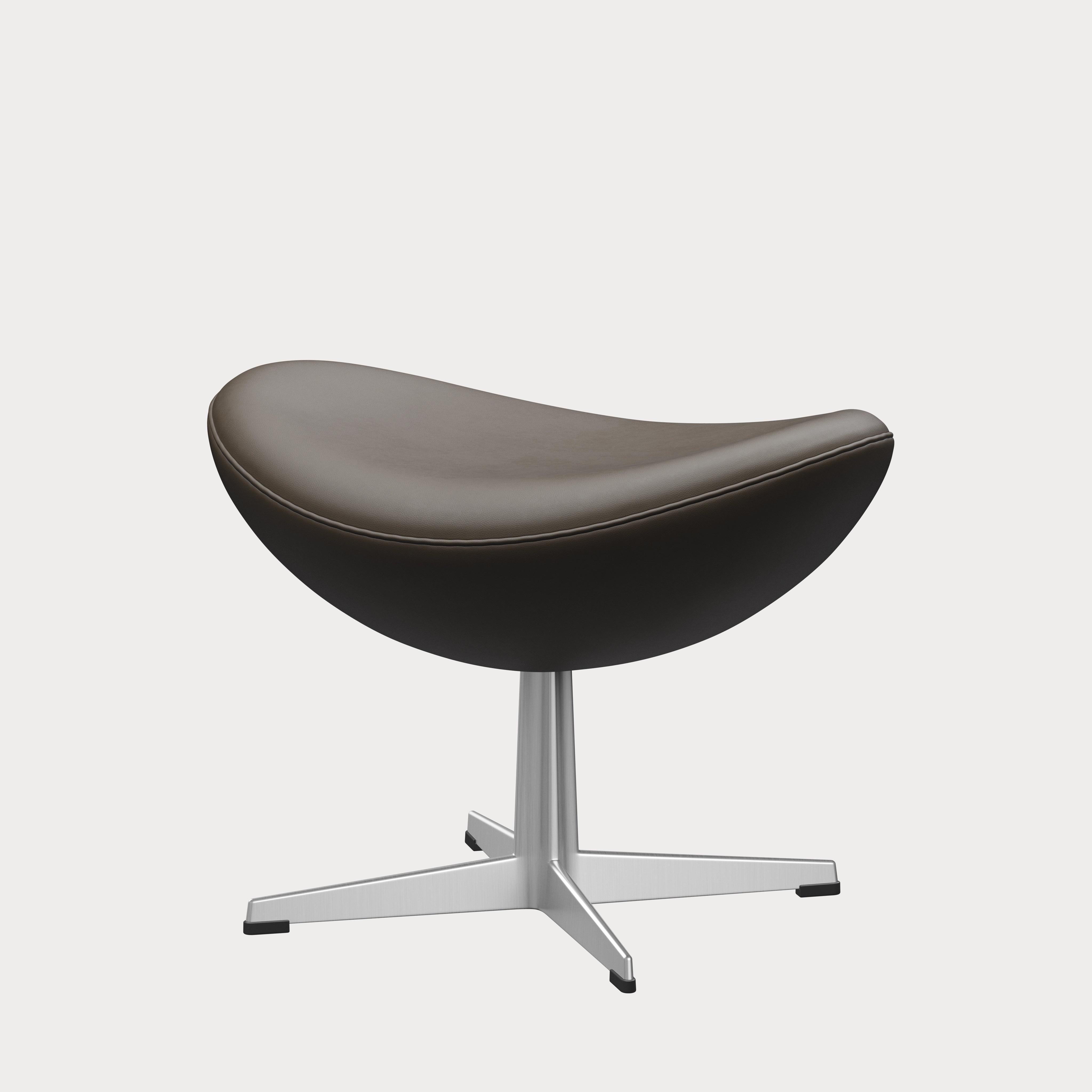 Arne Jacobsen 'Egg' Footstool for Fritz Hansen in Leather Upholstery (Cat. 3) For Sale 5