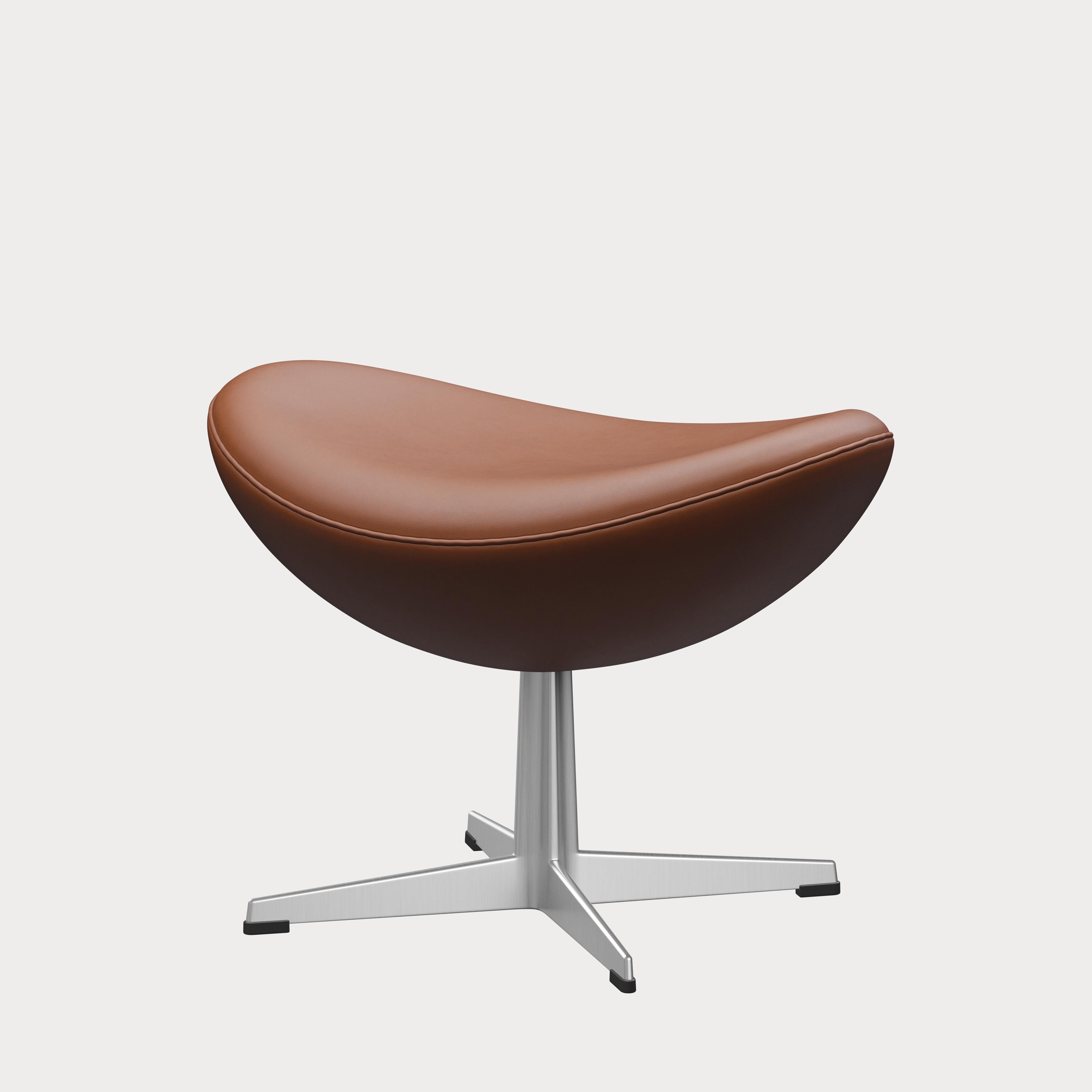 Arne Jacobsen 'Egg' Footstool for Fritz Hansen in Leather Upholstery (Cat. 3) For Sale 6