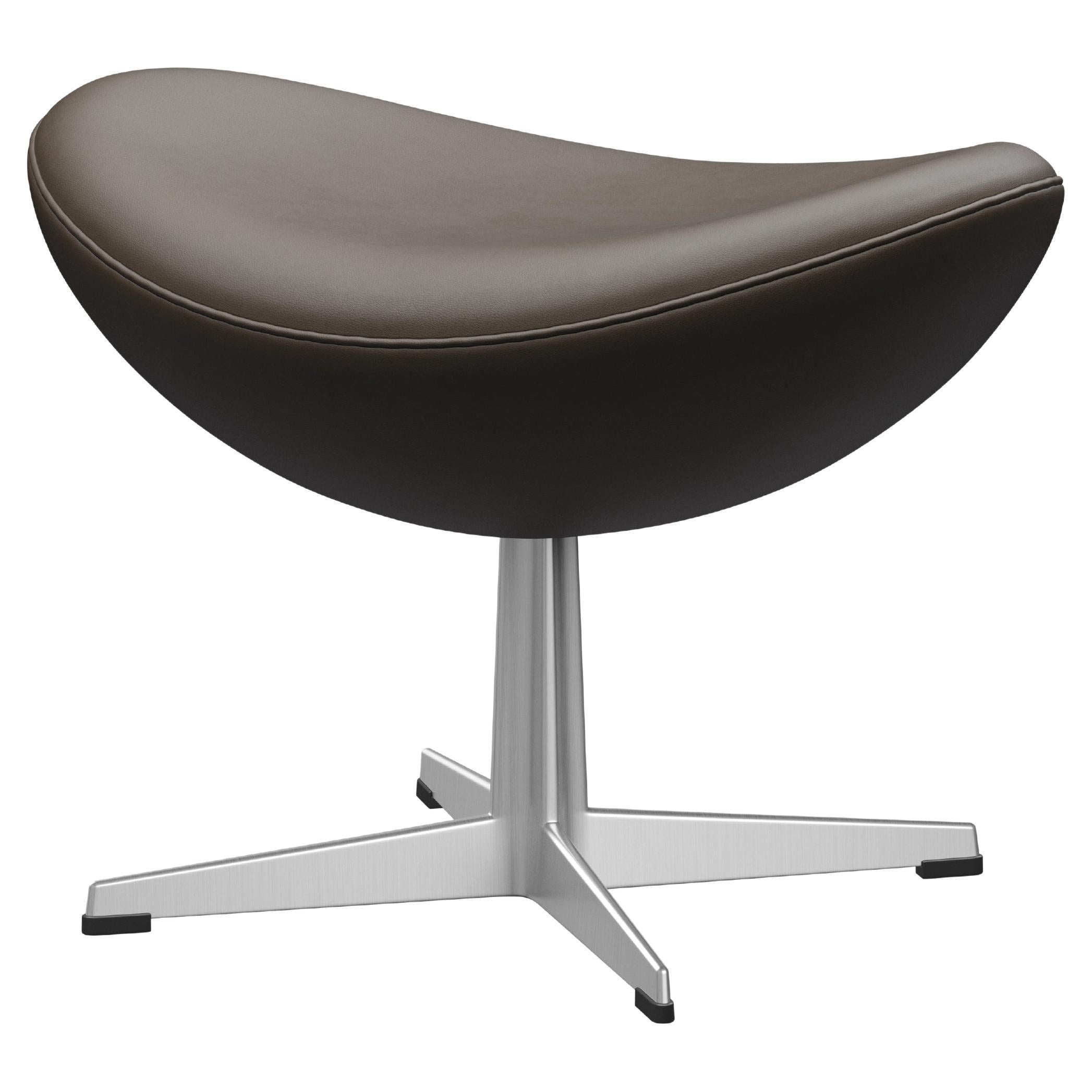 Fußhocker „Egg“ von Arne Jacobsen für Fritz Hansen mit Lederpolsterung (Cat. 3)