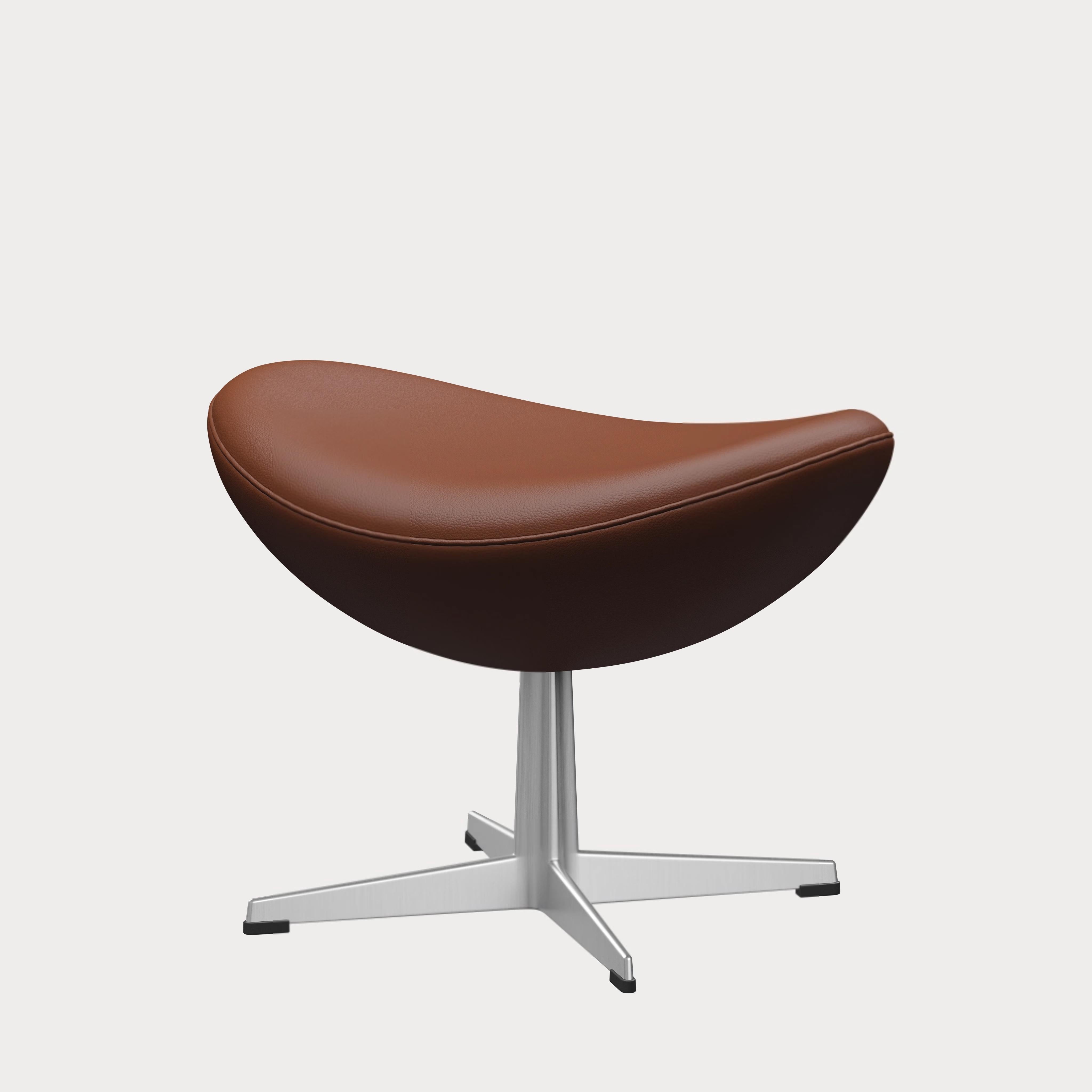 Arne Jacobsen 'Egg' Footstool for Fritz Hansen in Leather Upholstery (Cat. 4) For Sale 3