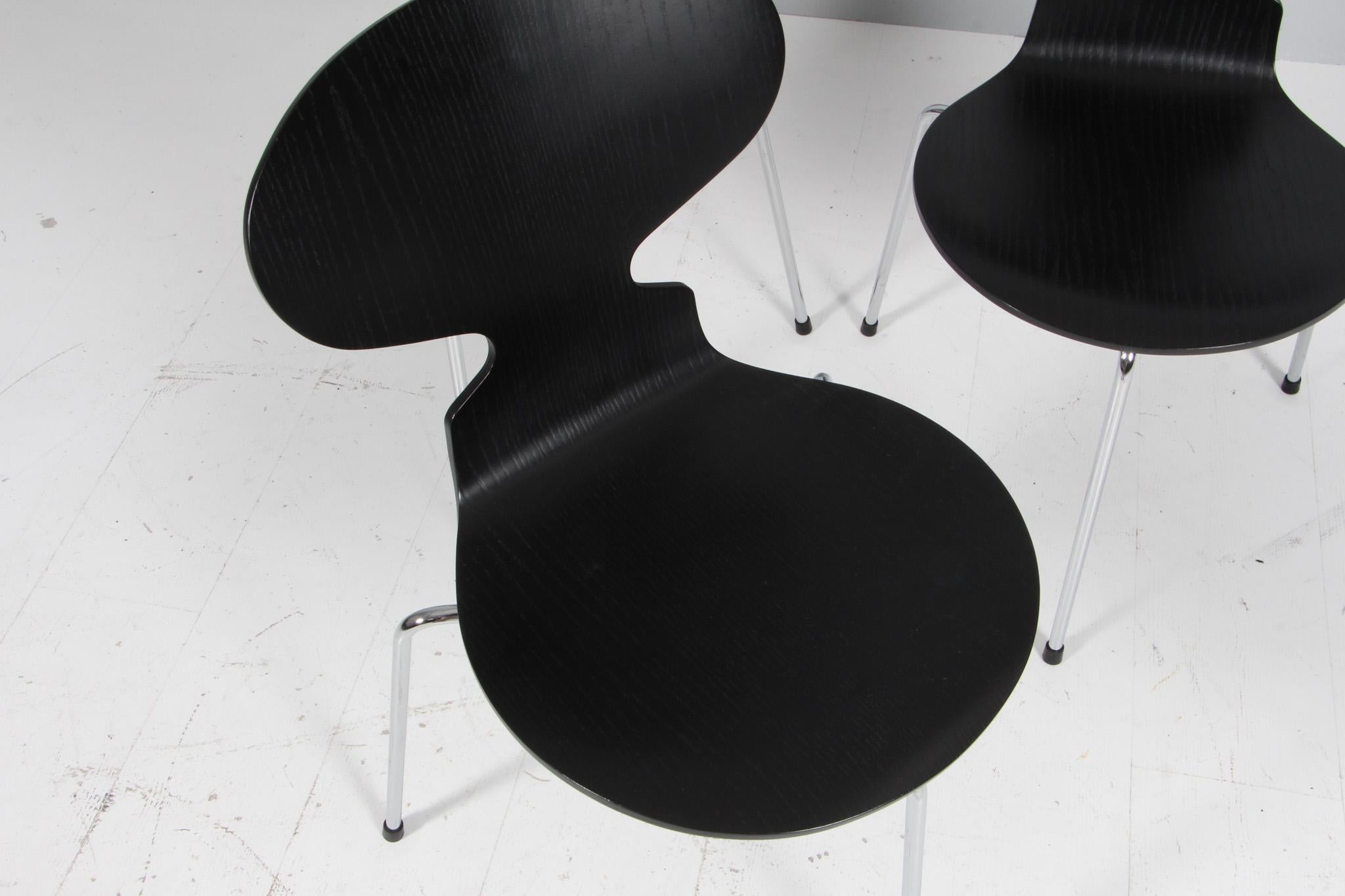 Arne Jacobsen, Eiförmiger Esstisch mit vier Stühlen und Lampe, Annivesary Edition im Angebot 7