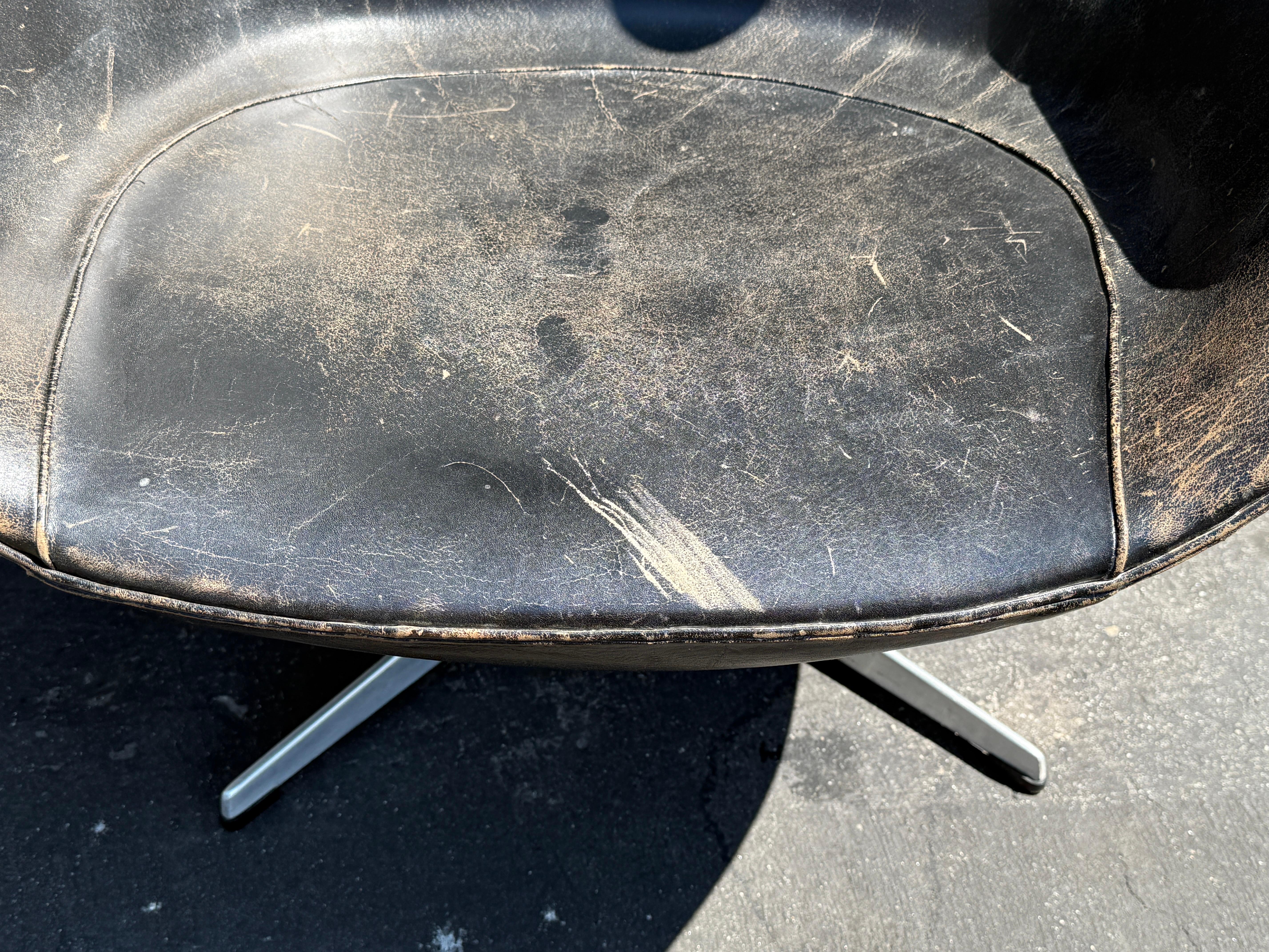 Arne Jacobsen First Edition Black Leather Egg Chair For Sale 8