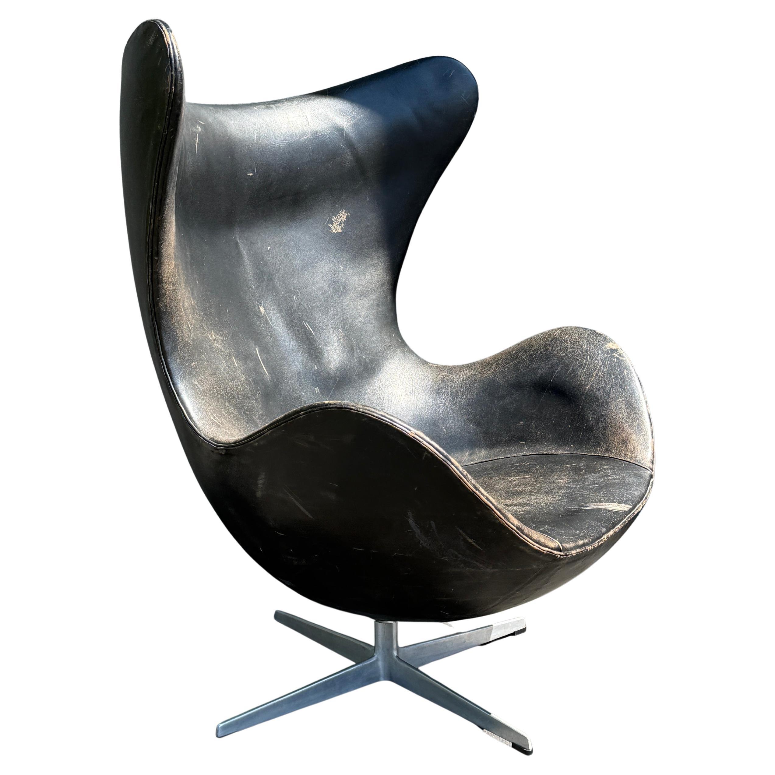 Arne Jacobsen First Edition Black Leather Egg Chair For Sale
