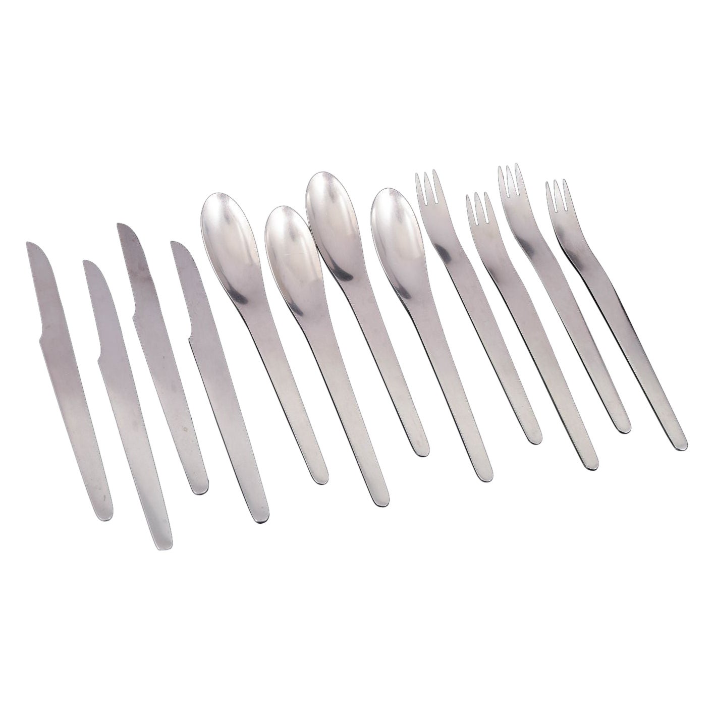 Arne Jacobsen pour Anton Michelsen. Service de table complet pour quatre personnes.