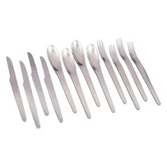 Arne Jacobsen per Anton Michelsen. Servizio completo da tavola per quattro persone.