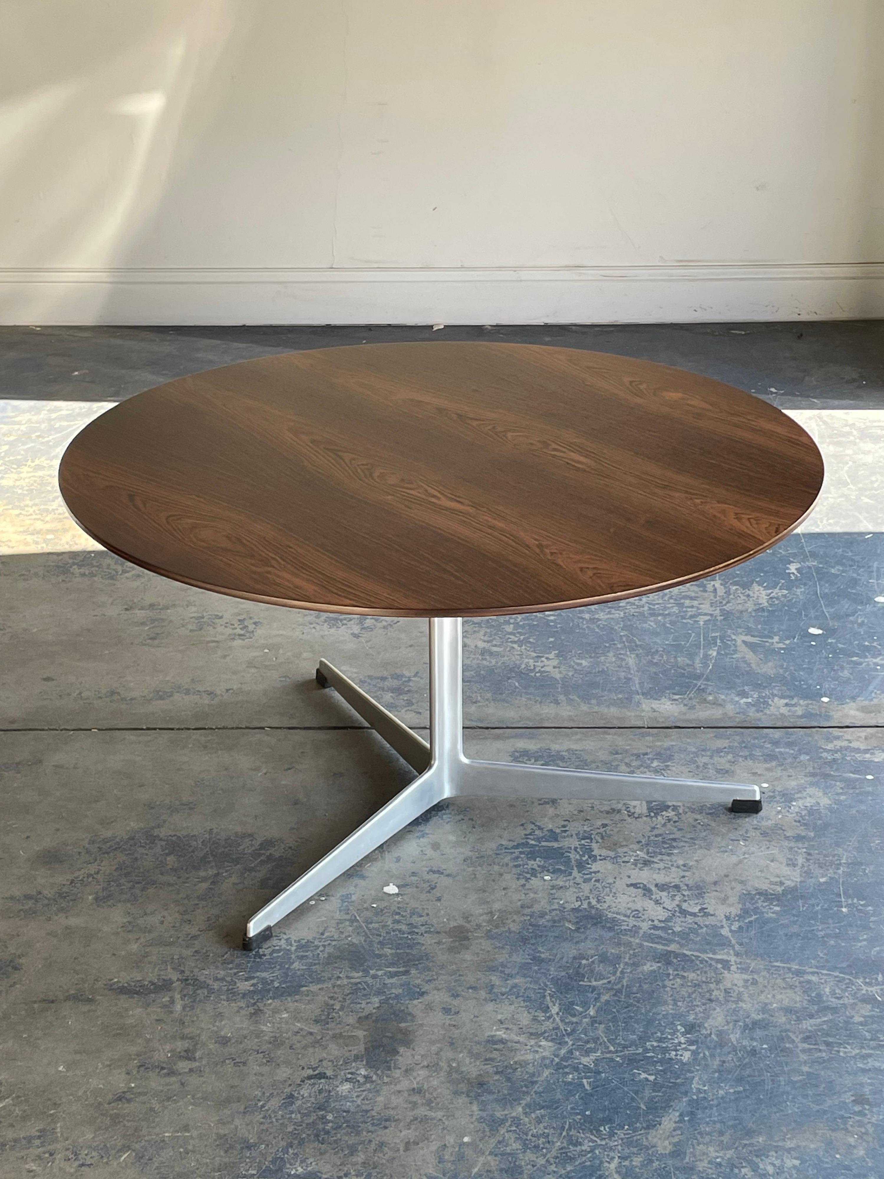 Arne Jacobsen for Fritz Hansen Rosewood Coffee Table For Sale 1