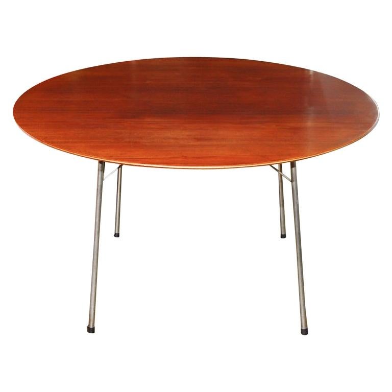 Mesa de teca y cromo Arne Jacobsen para Fritz Hansen en venta