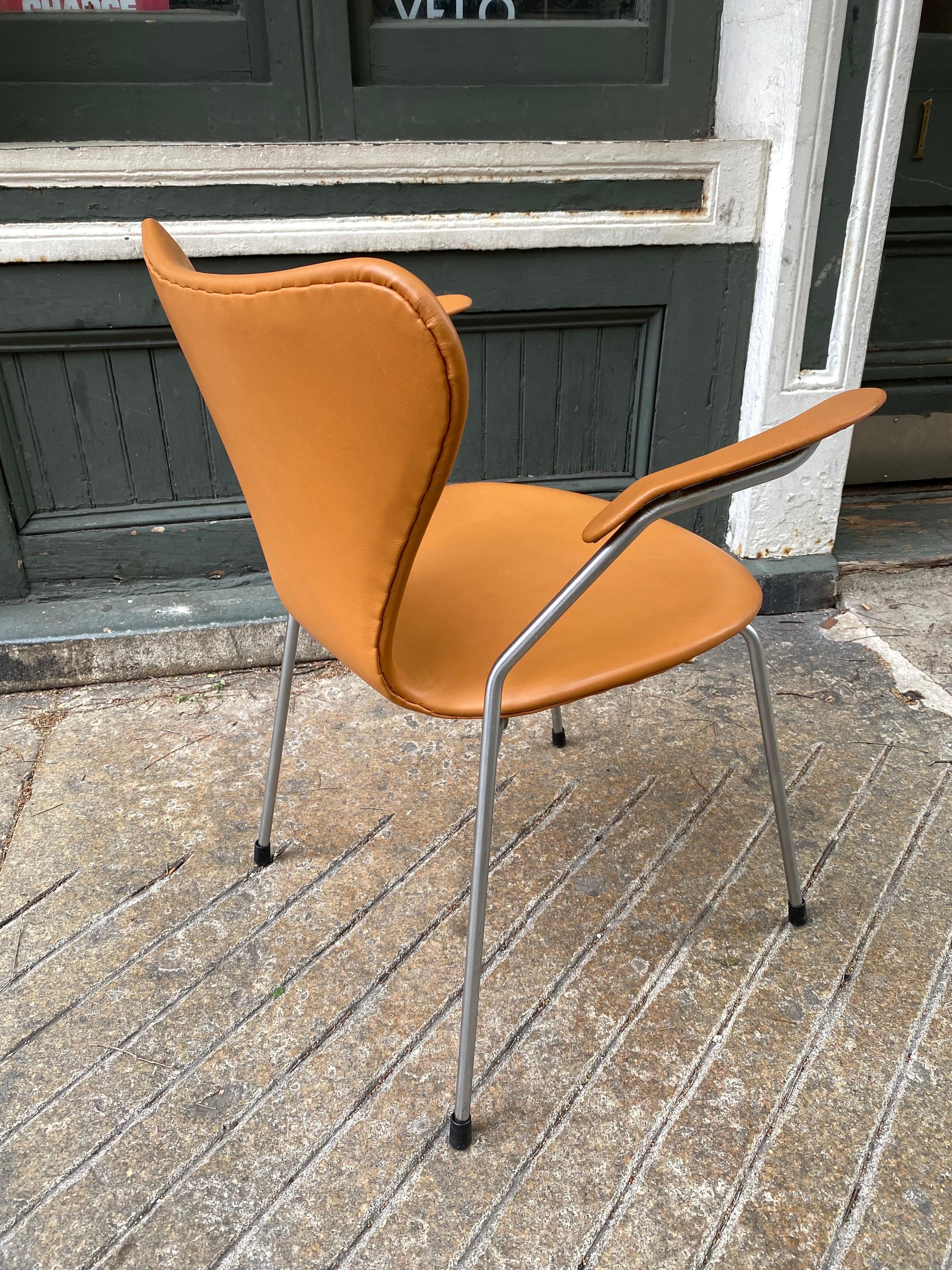 Danish Arne Jacobsen for Fritz Hansen Armchair Model 3207 in Leather For Sale