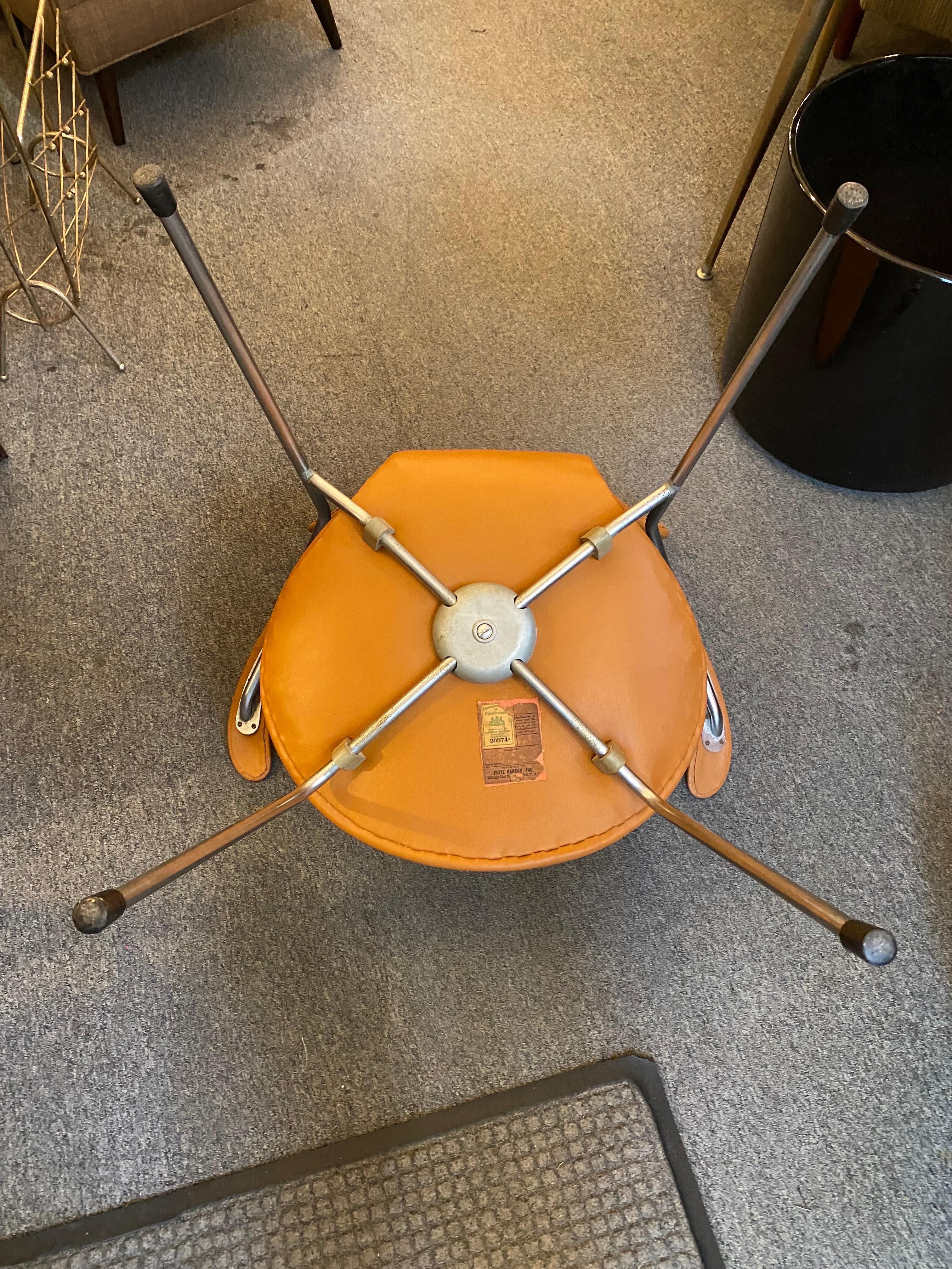 Arne Jacobsen for Fritz Hansen Armchair Model 3207 in Leather For Sale 3