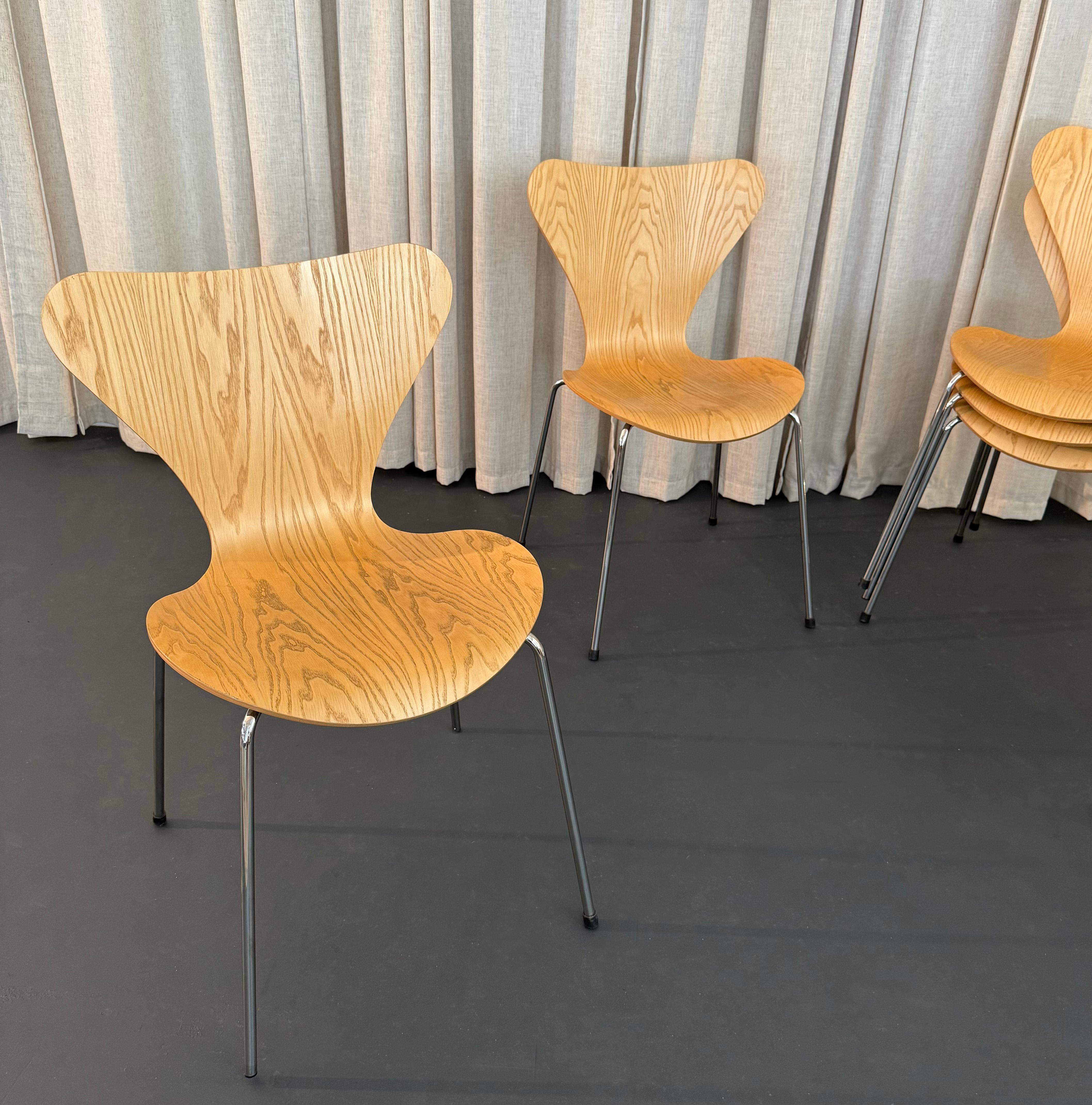 Arne Jacobsen For Fritz Hansen Ash Series 7 Chair Model 3107 In Good Condition For Sale In Brooklyn, NY
