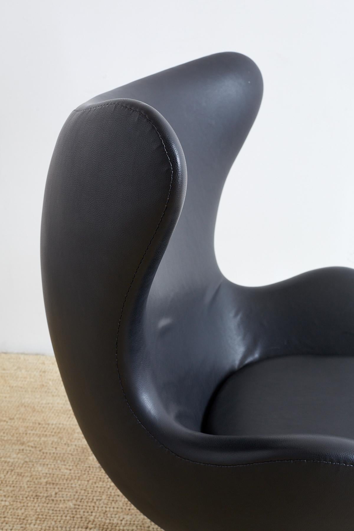 Arne Jacobsen for Fritz Hansen Black Egg Chair In Good Condition In Rio Vista, CA