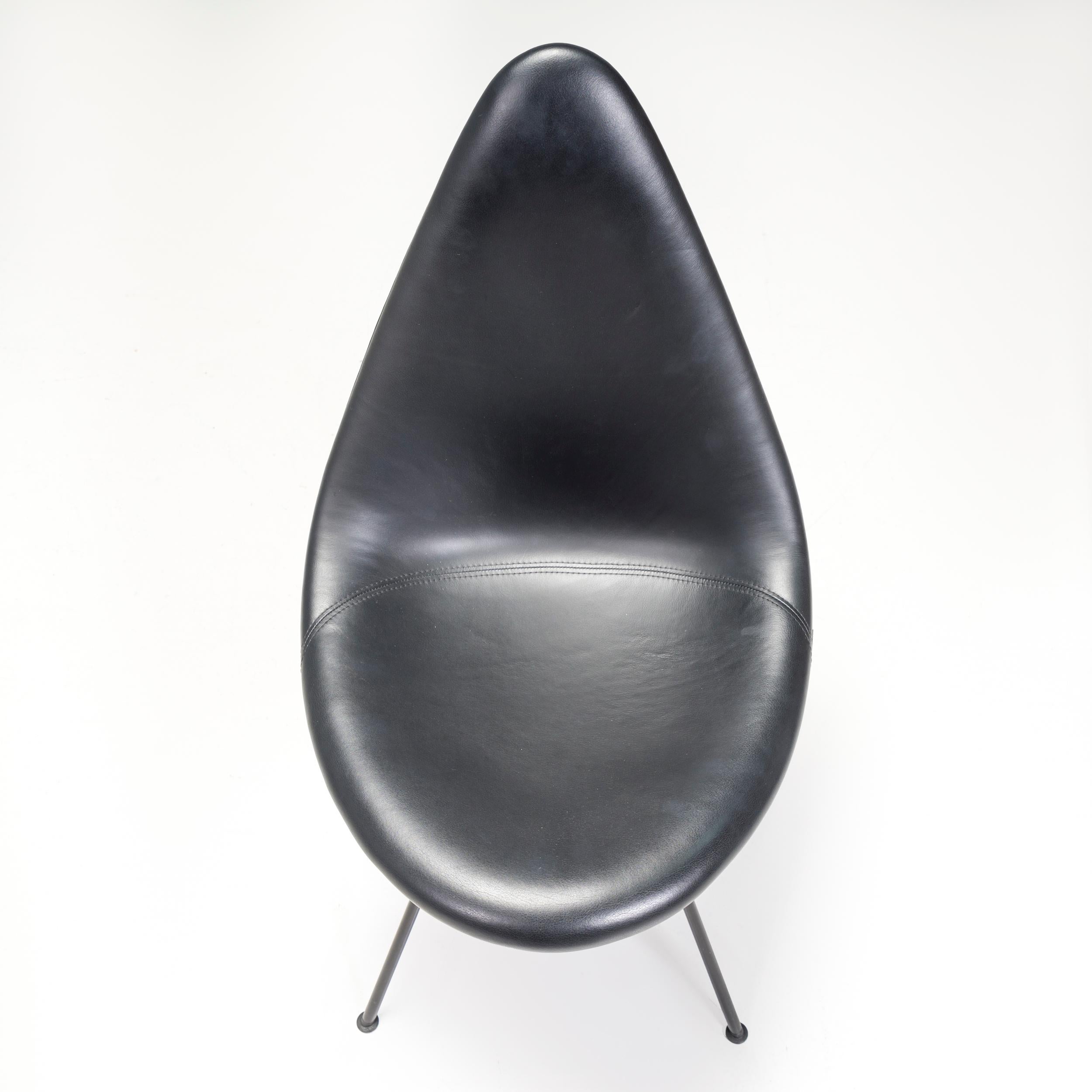 XXIe siècle et contemporain Fritz Hansen by Arne Jacobsen Chaises de salle à manger en cuir noir modèle 3110, set10 en vente