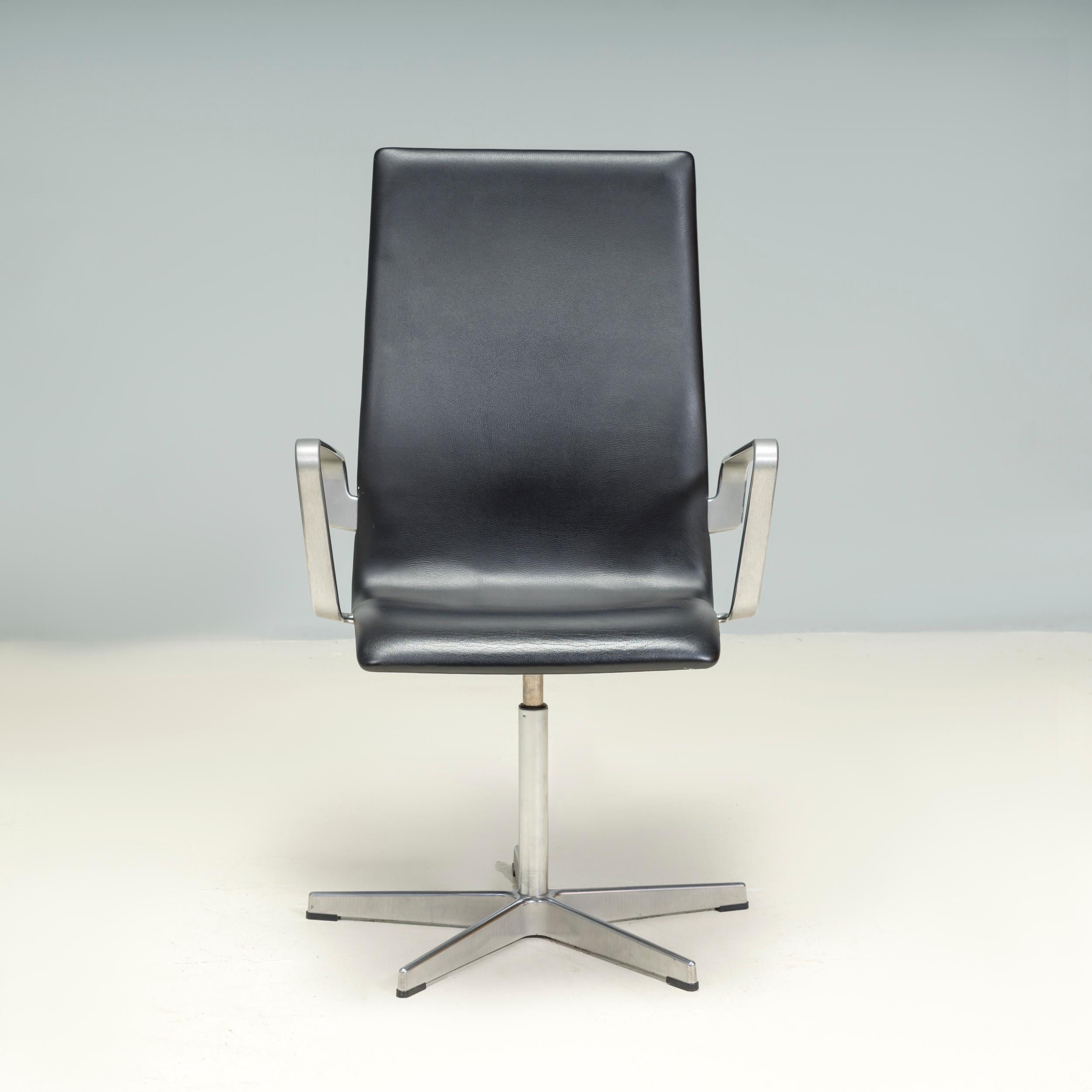 Arne Jacobsen für Fritz Hansen, Bürostuhl aus schwarzem Leder, Modell 3273, Oxford (Moderne der Mitte des Jahrhunderts)