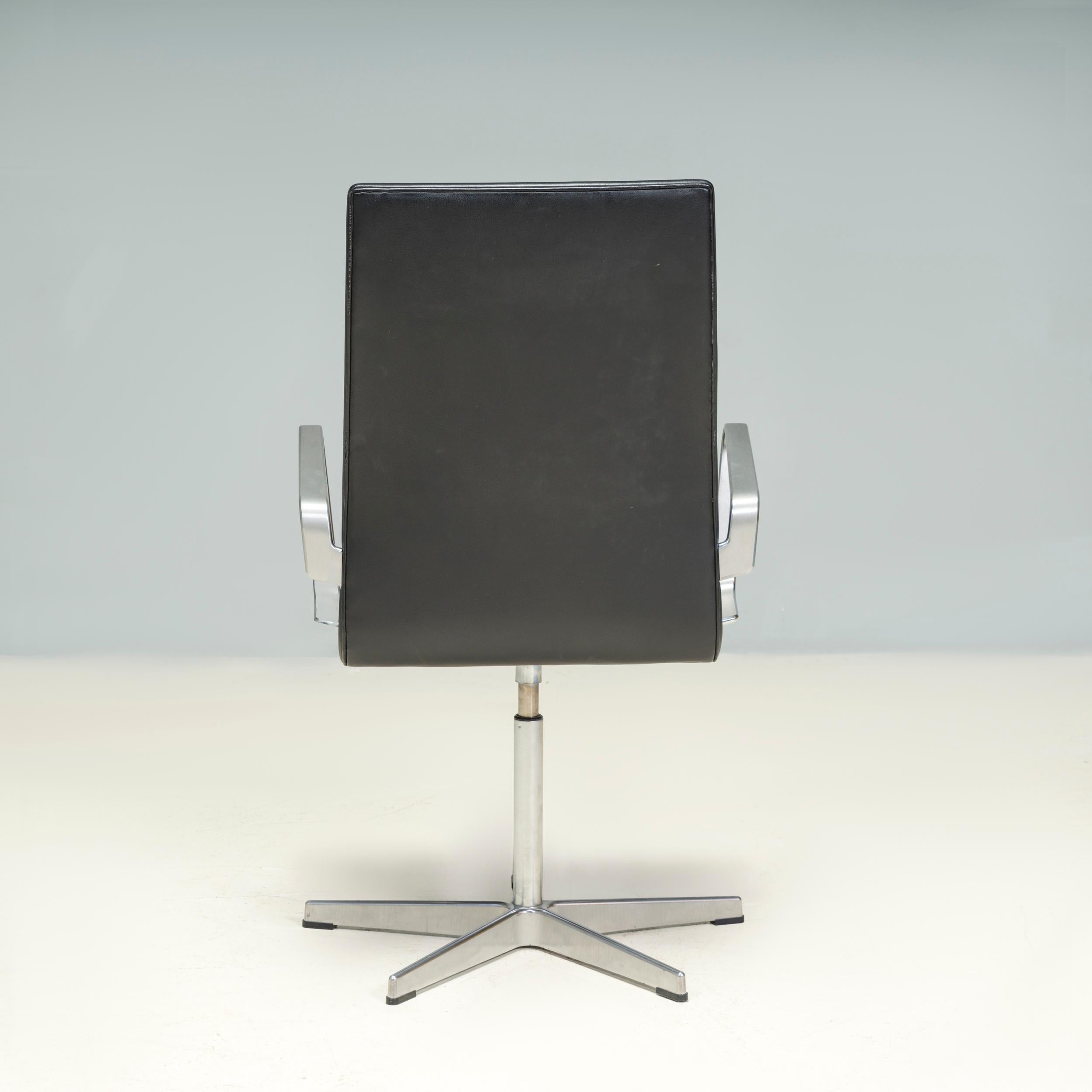 Arne Jacobsen für Fritz Hansen, Bürostuhl aus schwarzem Leder, Modell 3273, Oxford (Dänisch)