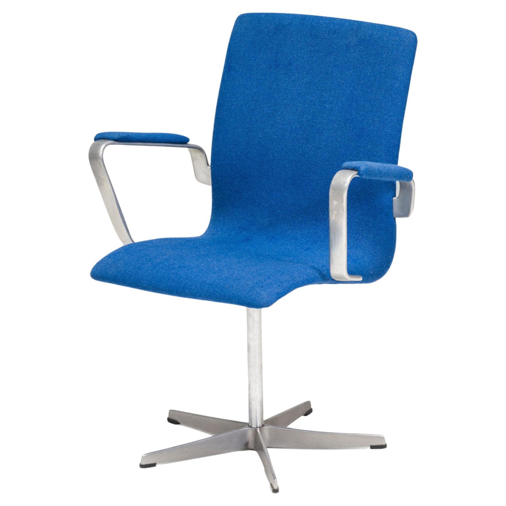 Arne Jacobsen for Fritz Hansen Blue Fabric Model 3291 Oxford Office Chair For Sale