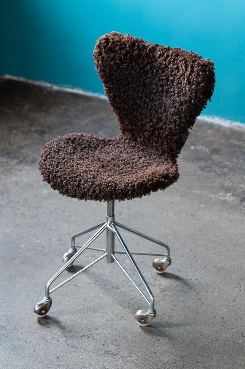 Danish Arne Jacobsen for Fritz Hansen Brown Shearling Swivel Chair