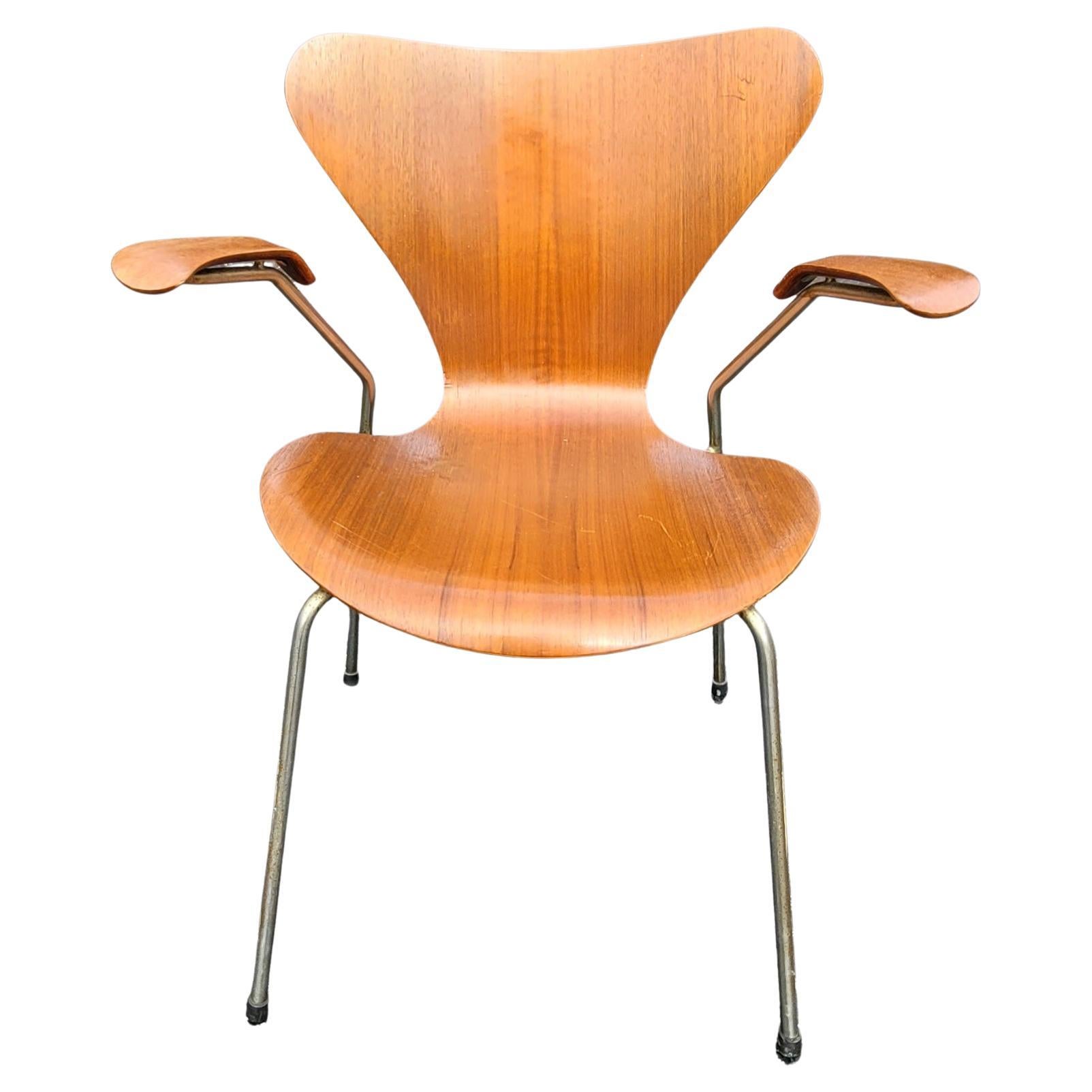 Teak Arne Jacobsen per Fritz Hansen - Poltrone in teak della metà del secolo, una coppia in vendita