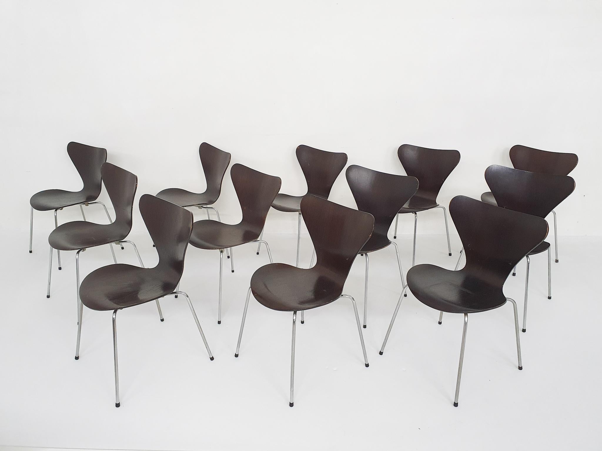 Scandinavian Modern Arne Jacobsen for Fritz Hansen Dark Brown Wooden 