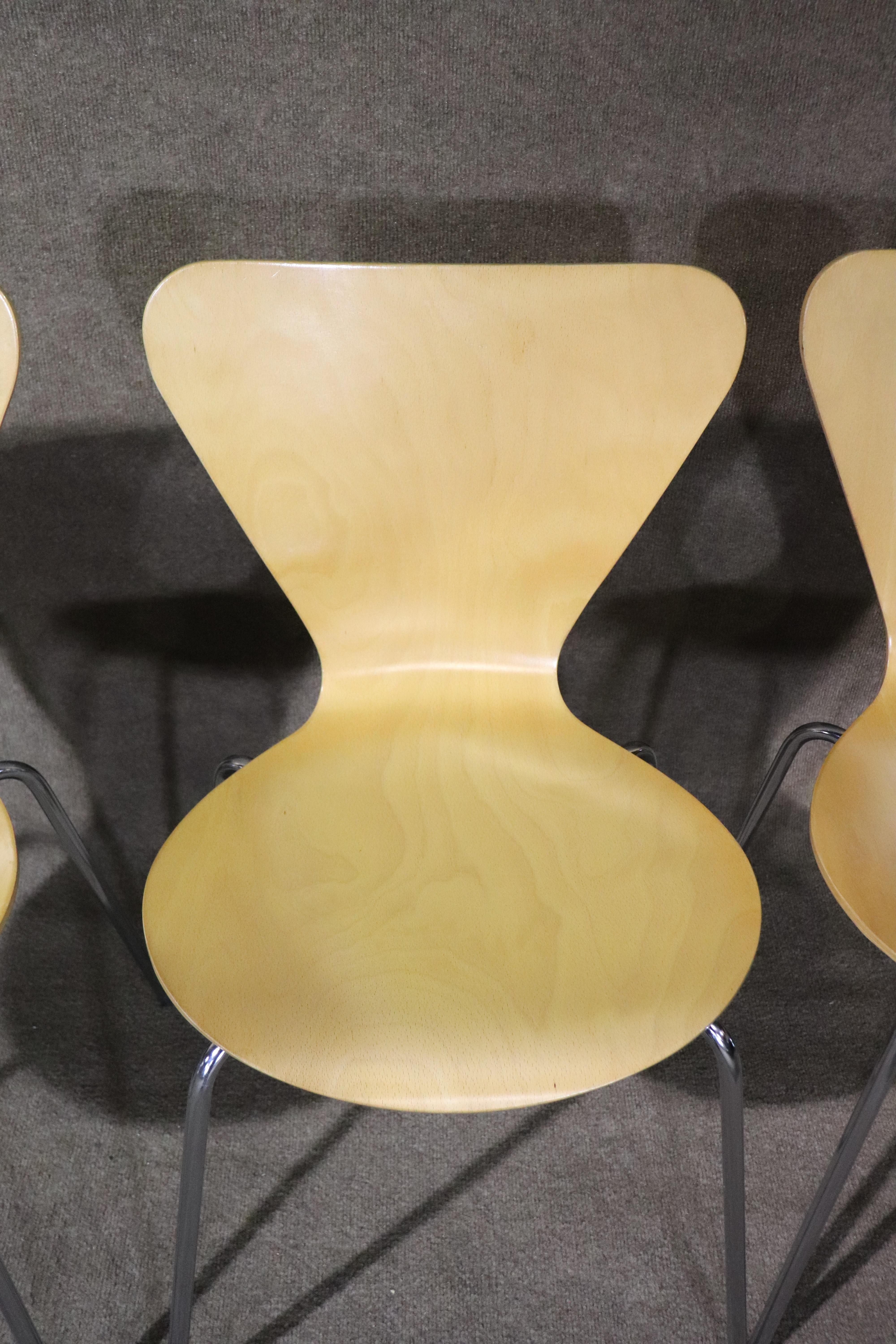 Arne Jacobsen for Fritz Hansen Dining Chairs In Good Condition For Sale In Brooklyn, NY