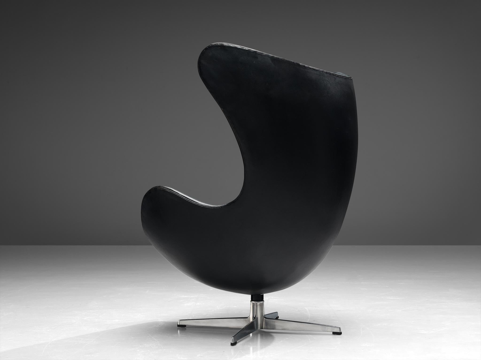 Danish Arne Jacobsen for Fritz Hansen Early 'Egg' Lounge Chair in Black Leather  For Sale