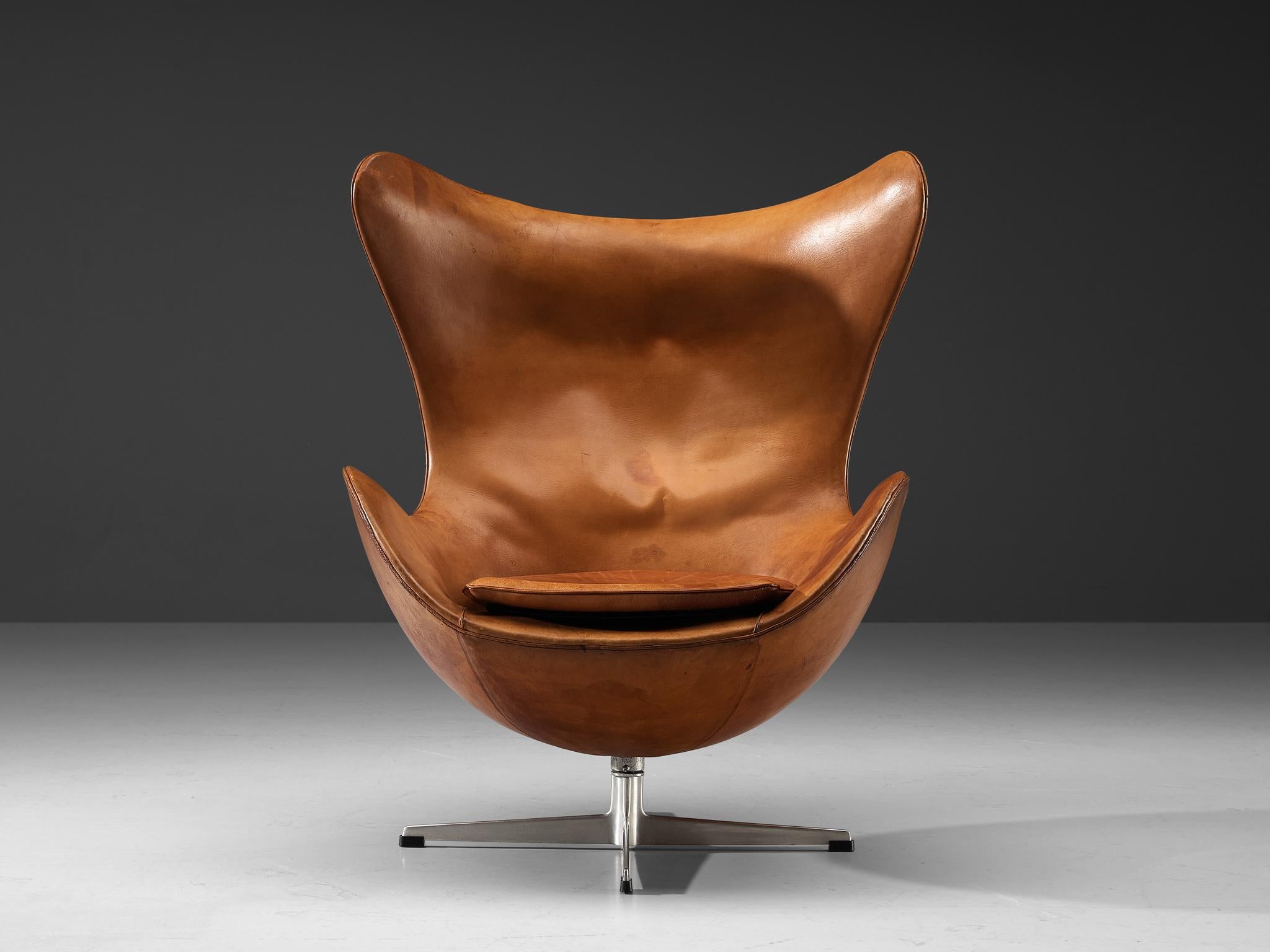 Scandinavian Modern Arne Jacobsen for Fritz Hansen Early 'Egg' Lounge Chair in Cognac Leather