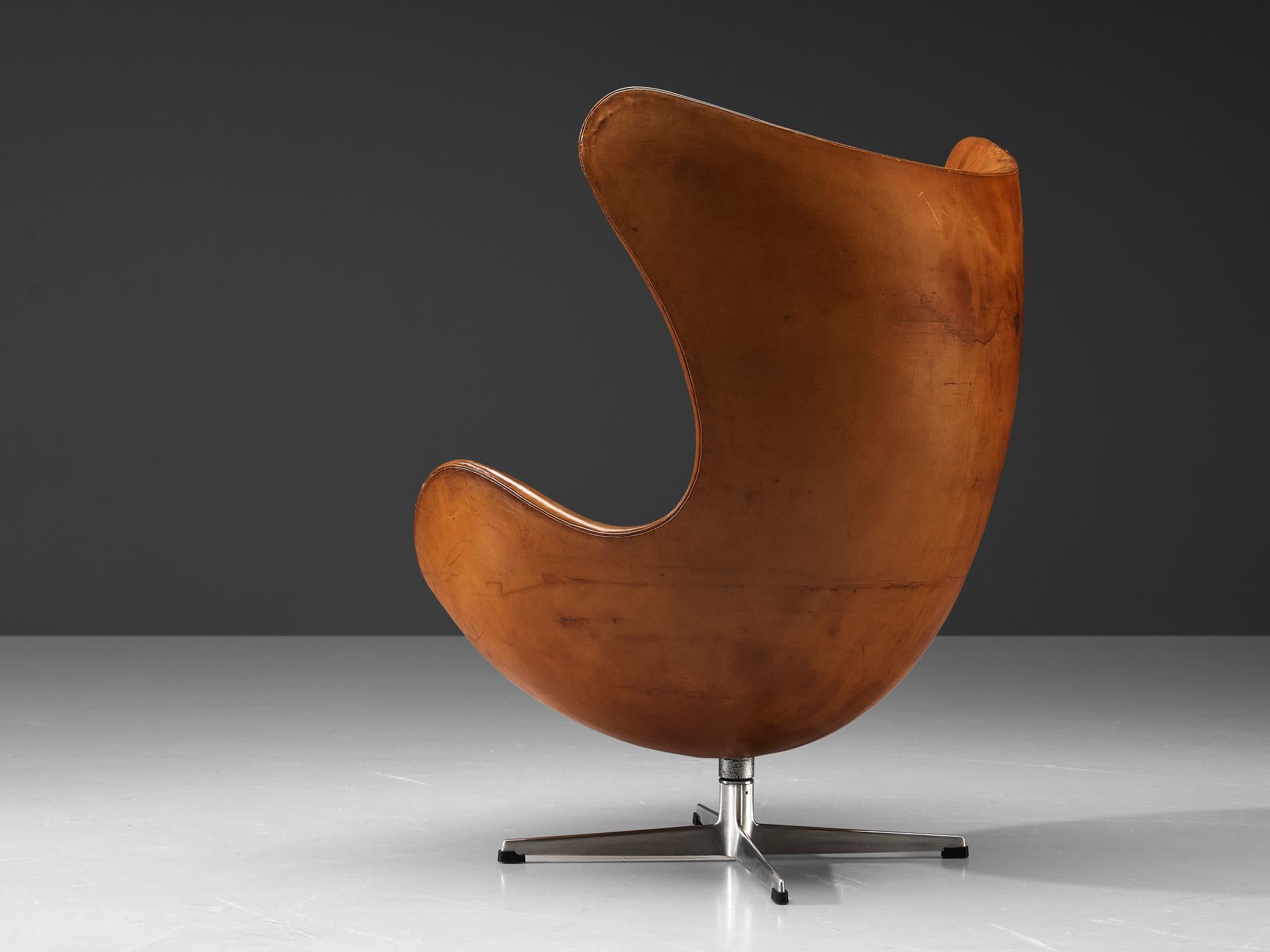 Arne Jacobsen for Fritz Hansen Early 'Egg' Lounge Chair in Cognac Leather In Good Condition In Waalwijk, NL