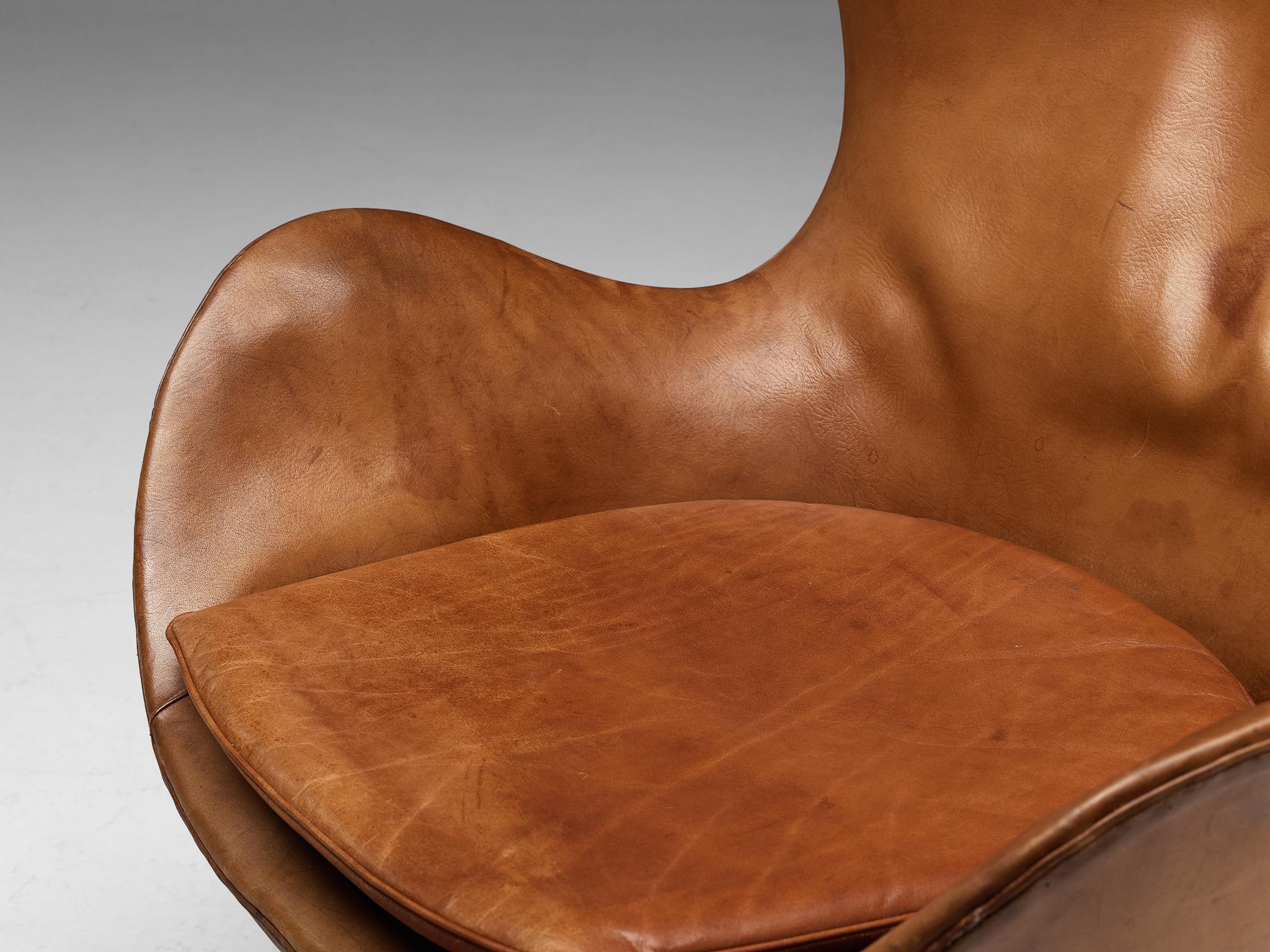 Mid-20th Century Arne Jacobsen for Fritz Hansen Early 'Egg' Lounge Chair in Cognac Leather