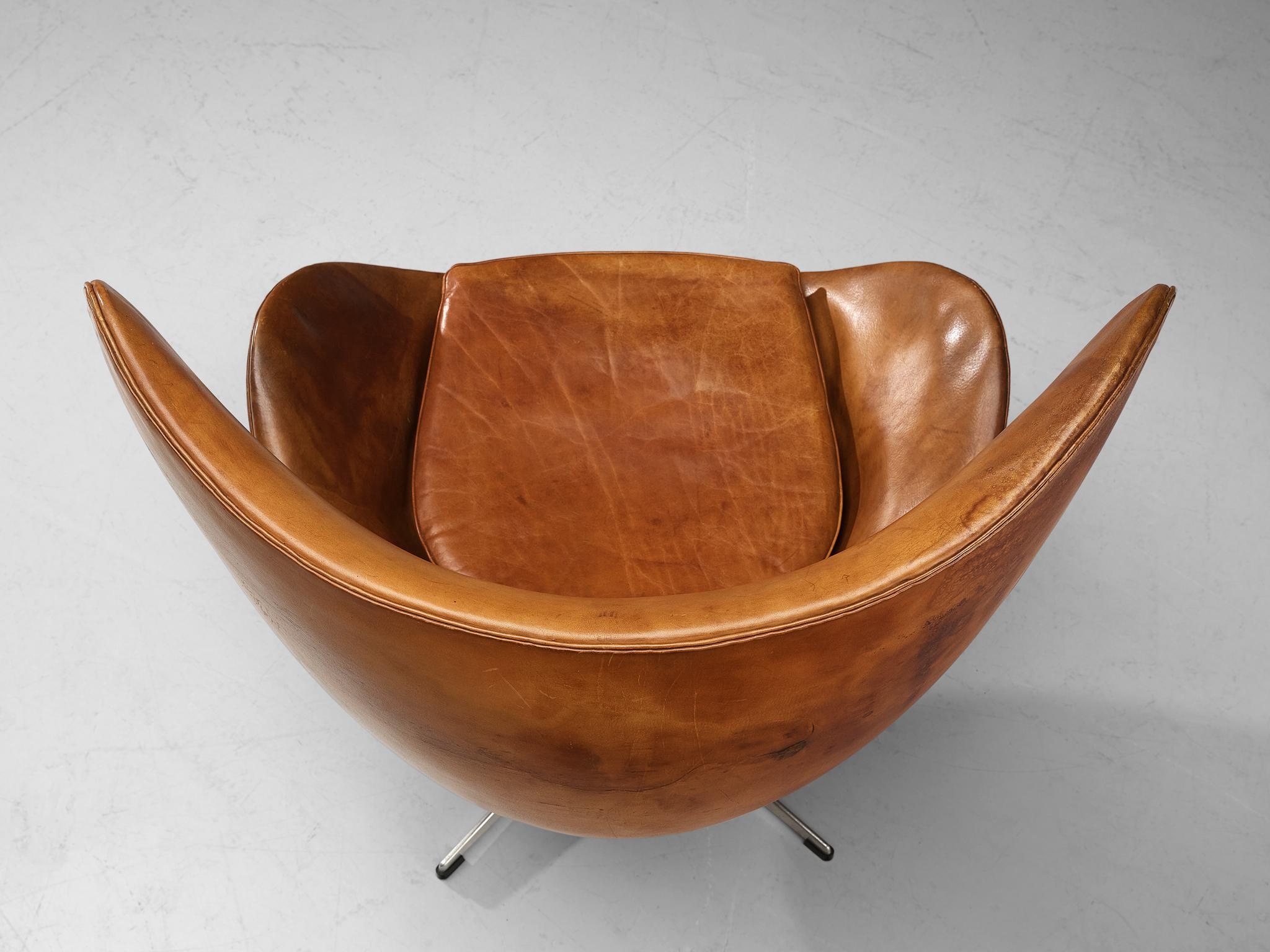 Arne Jacobsen for Fritz Hansen Early 'Egg' Lounge Chair in Cognac Leather 1
