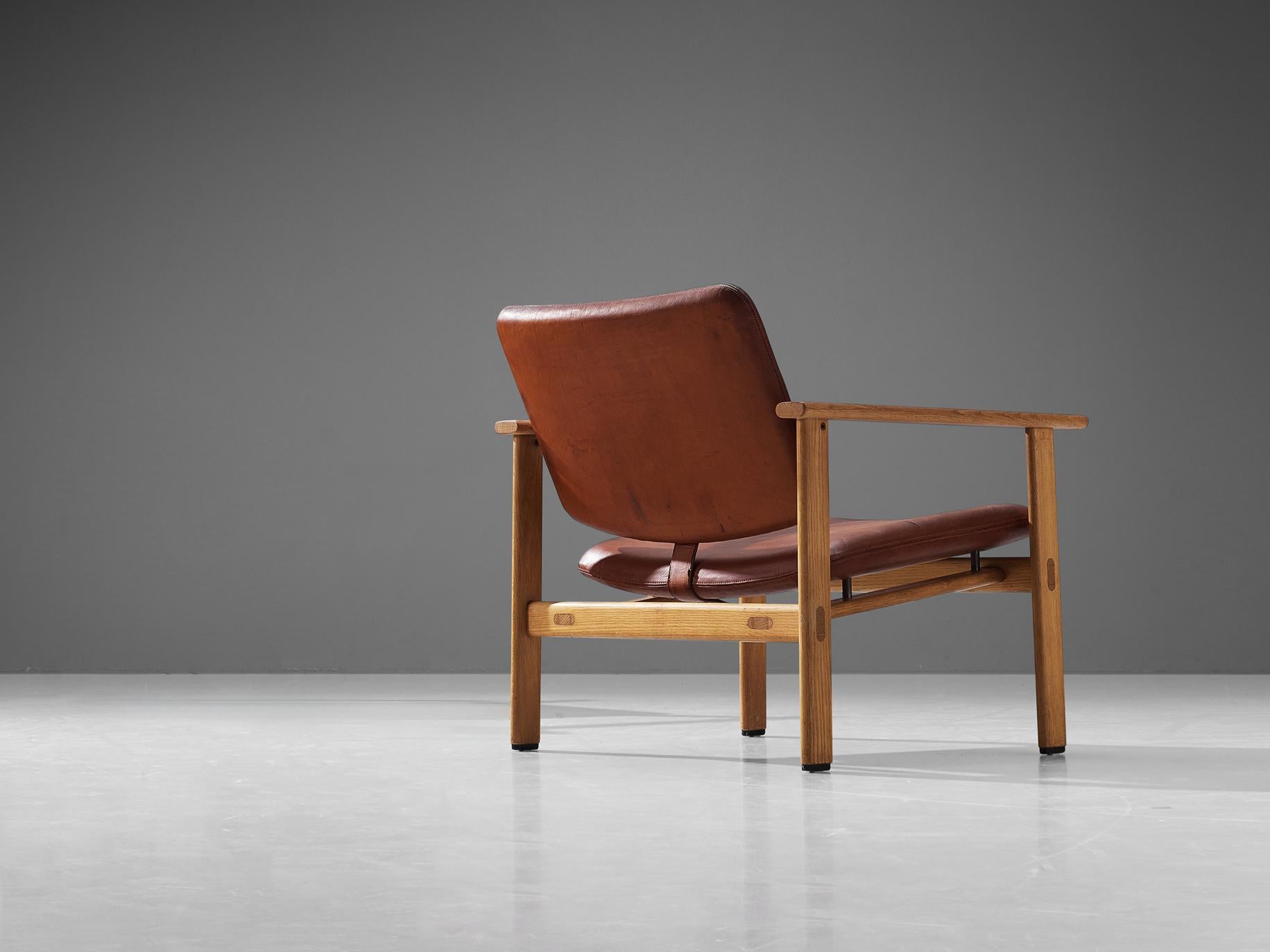 Danish Arne Jacobsen for Fritz Hansen Easy Chair in Oak and Cognac Leather For Sale