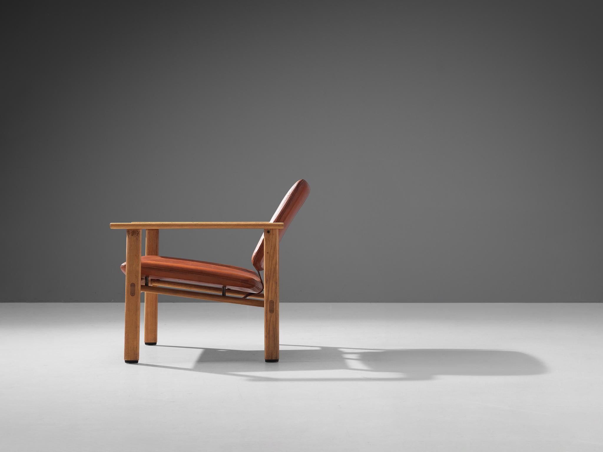 Easy Chair aus Eiche und cognacfarbenem Leder, Arne Jacobsen für Fritz Hansen (Mitte des 20. Jahrhunderts) im Angebot