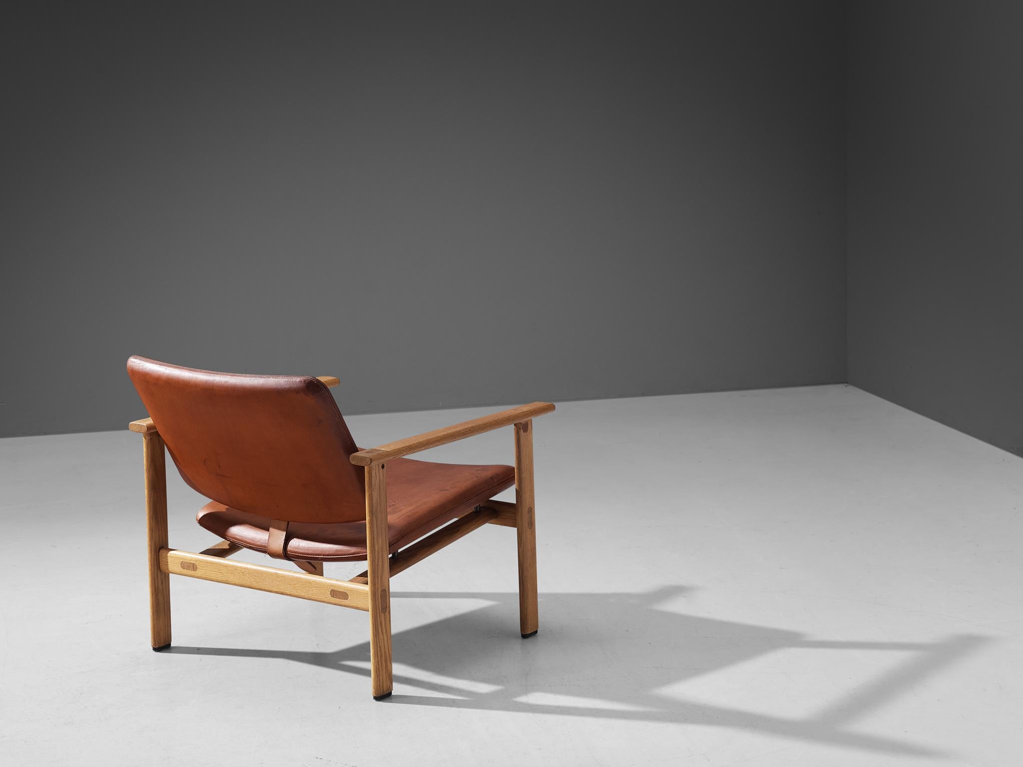 Scandinavian Modern Arne Jacobsen for Fritz Hansen Easy Chairs in Oak and Cognac Leather
