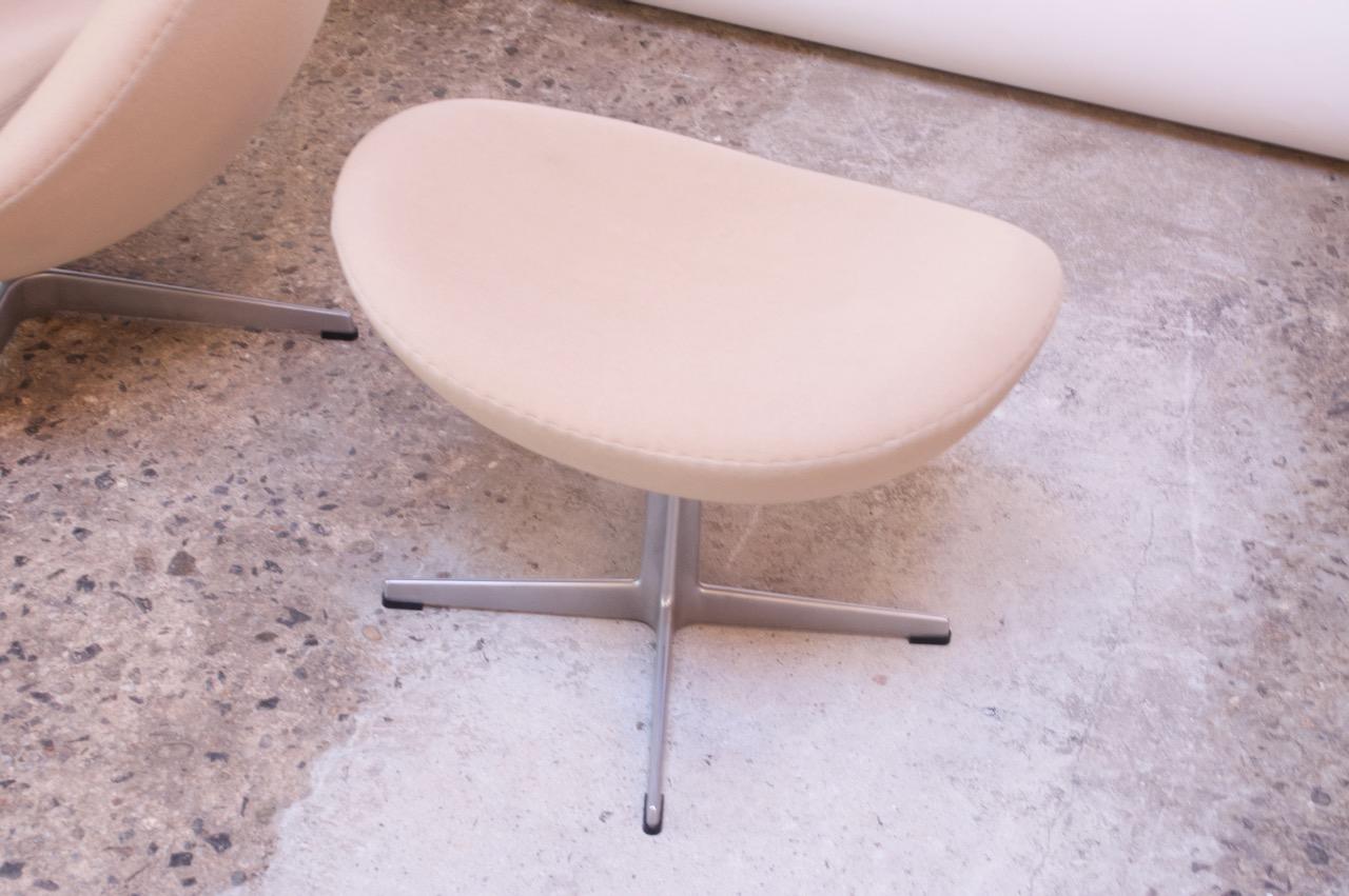 Arne Jacobsen for Fritz Hansen Egg Chair and Ottoman Distributed by Knoll 7