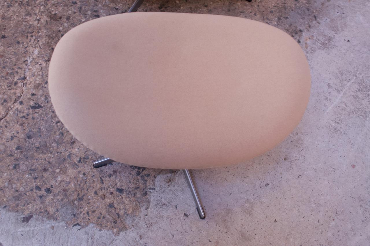 Arne Jacobsen for Fritz Hansen Egg Chair and Ottoman Distributed by Knoll 8