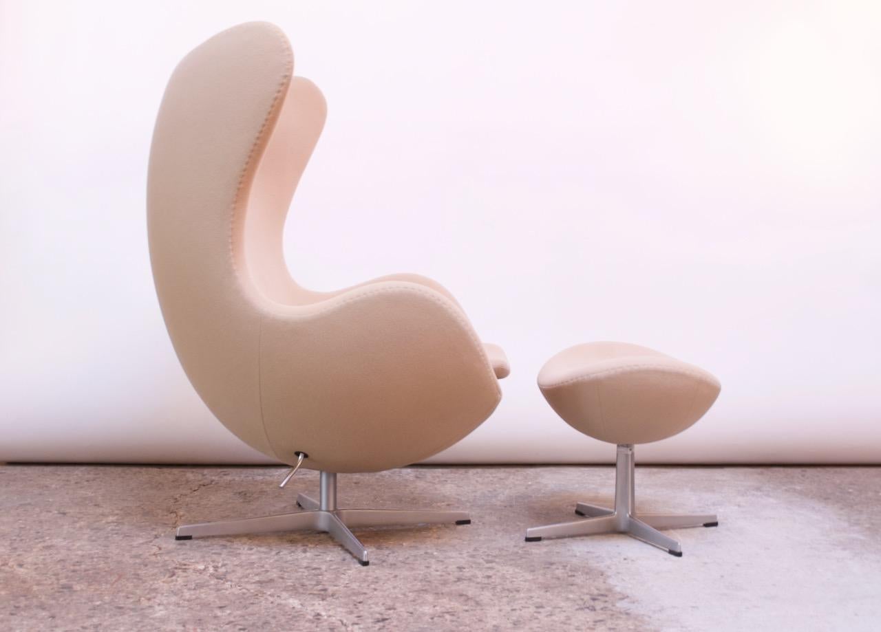 Arne Jacobsen for Fritz Hansen Egg Chair and Ottoman Distributed by Knoll In Good Condition In Brooklyn, NY