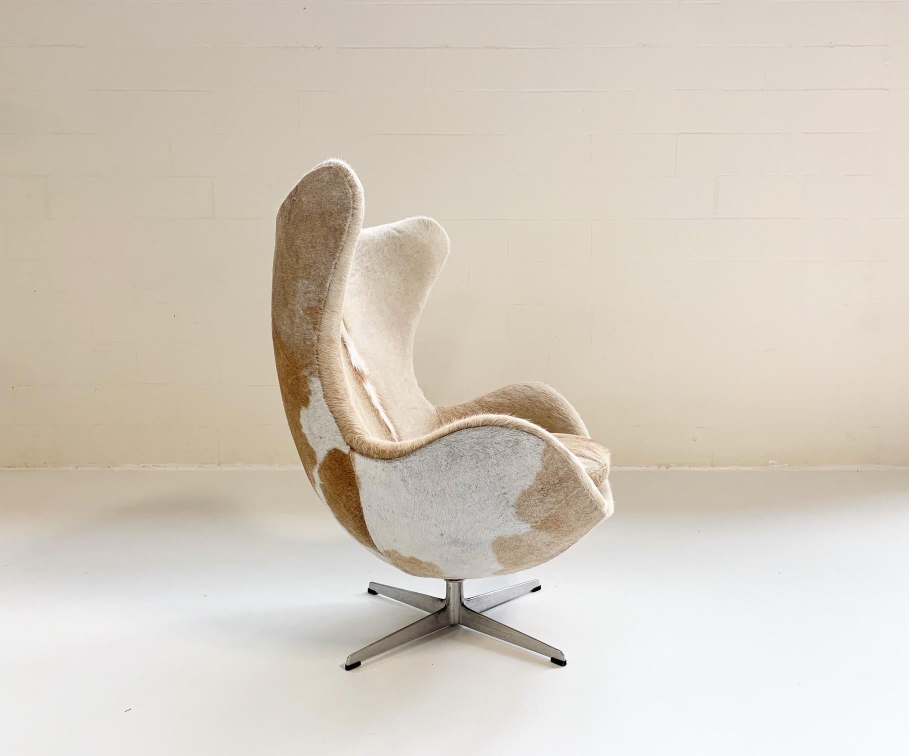 Ask any lover of mid-century furniture to name the top 5 iconic chairs of mcm design and we guarantee the Egg chair would be on that list.  The Forsyth design team was over the moon when we collected the amazing, original Arne Jacobsen Egg chair. 