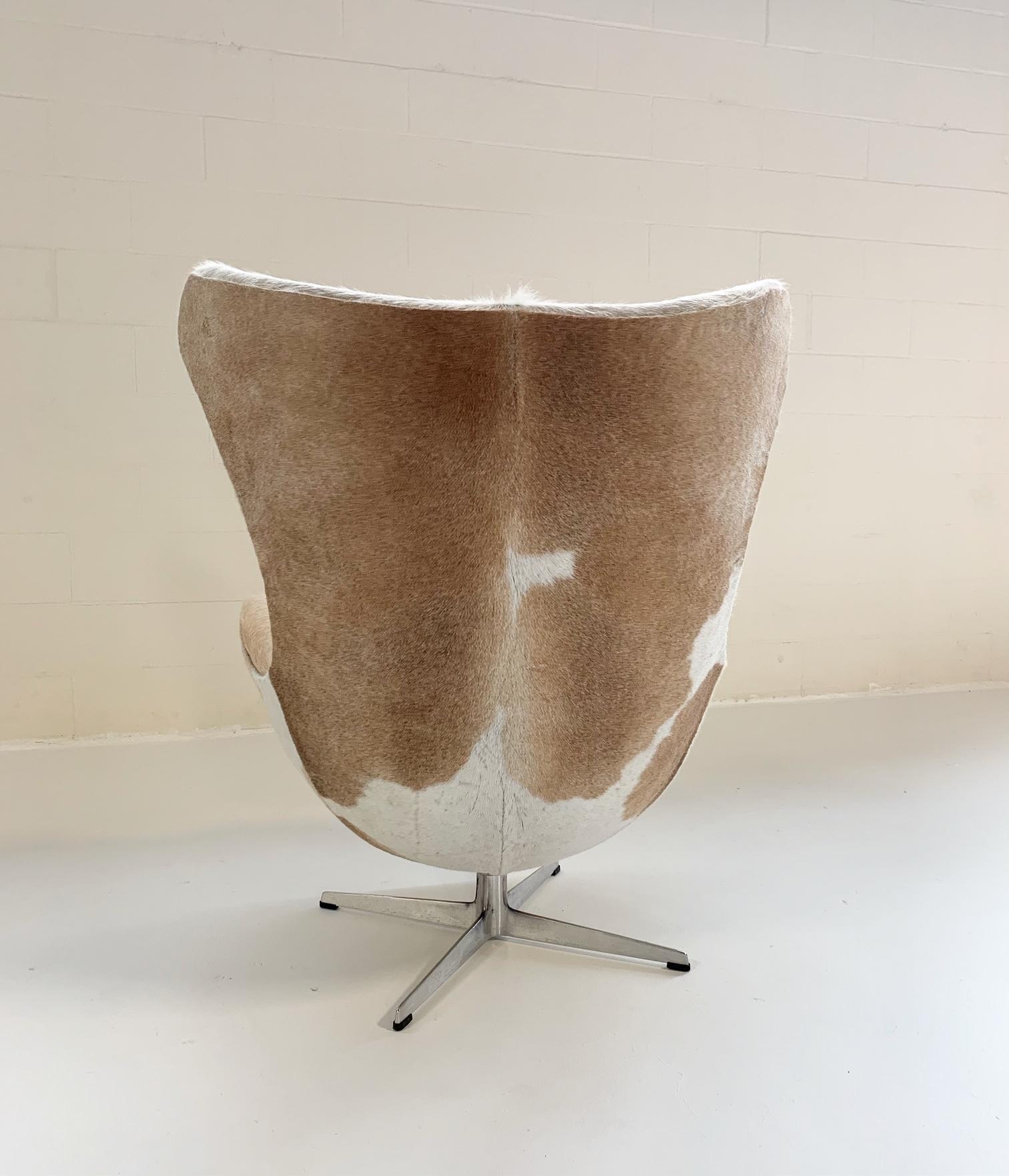 Scandinavian Modern Arne Jacobsen for Fritz Hansen Egg Chair in Brazilian Cowhide