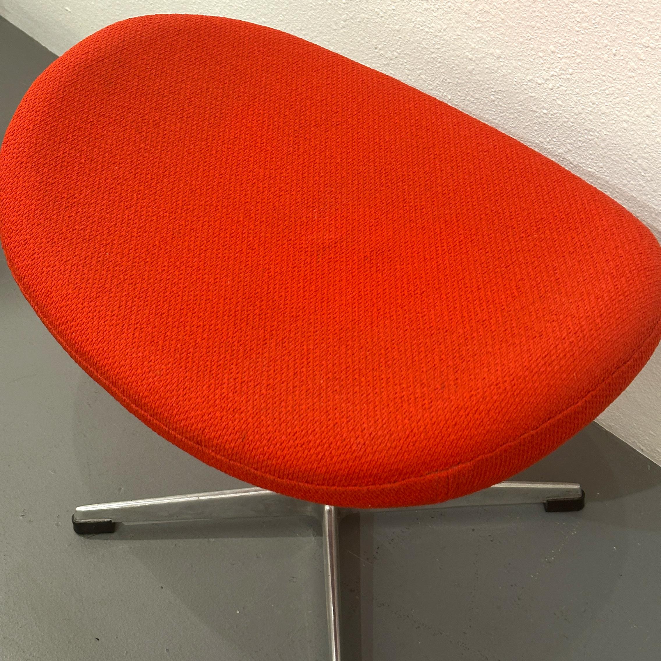 XX secolo Arne Jacobsen for Fritz Hansen Egg Footstool in Red Wool, ca 1960s in vendita