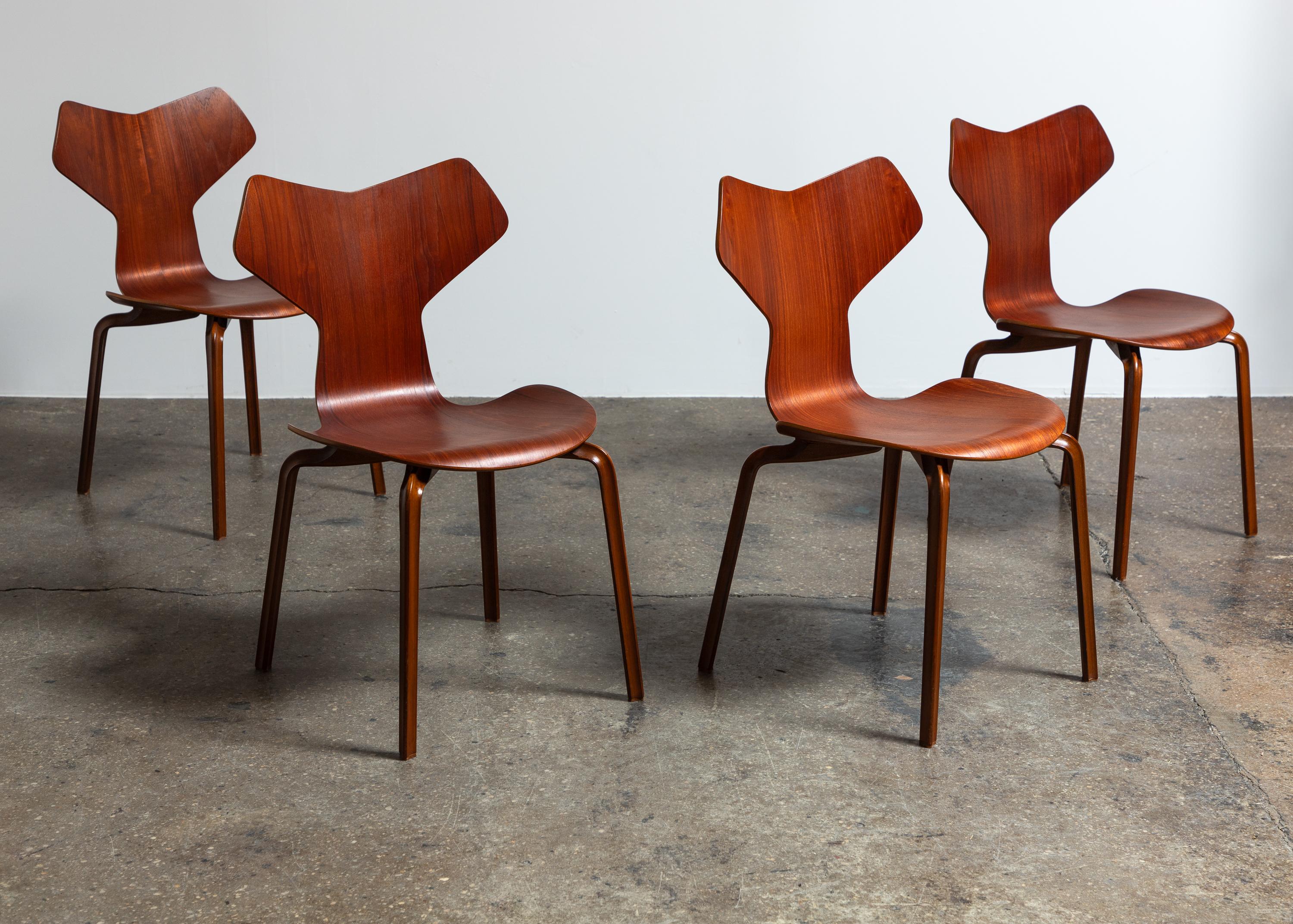 Arne Jacobsen for Fritz Hansen Grand Prix Chairs - Set of 4 For Sale 3