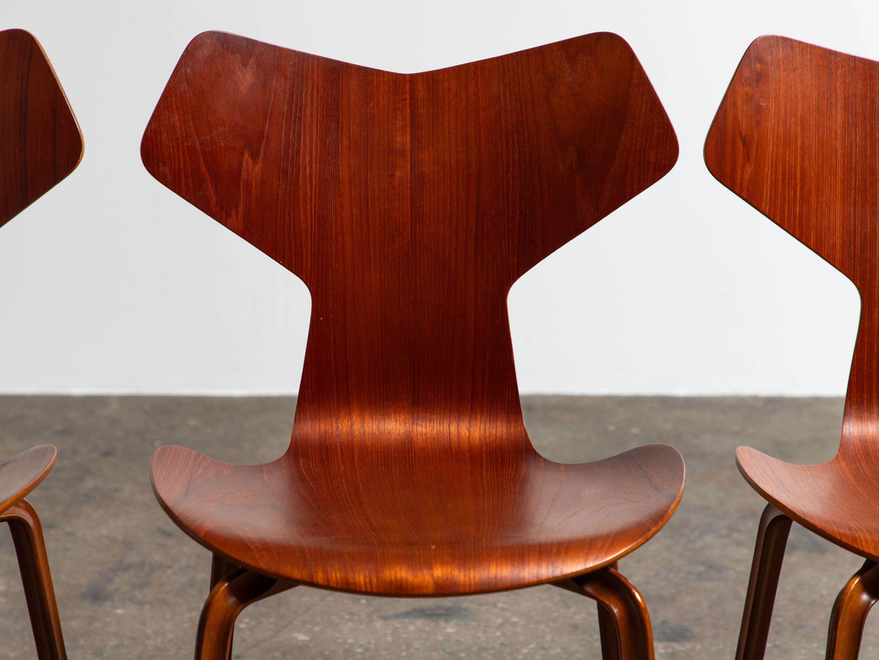 Mid-Century Modern Arne Jacobsen for Fritz Hansen Grand Prix Chairs - Set of 4 For Sale