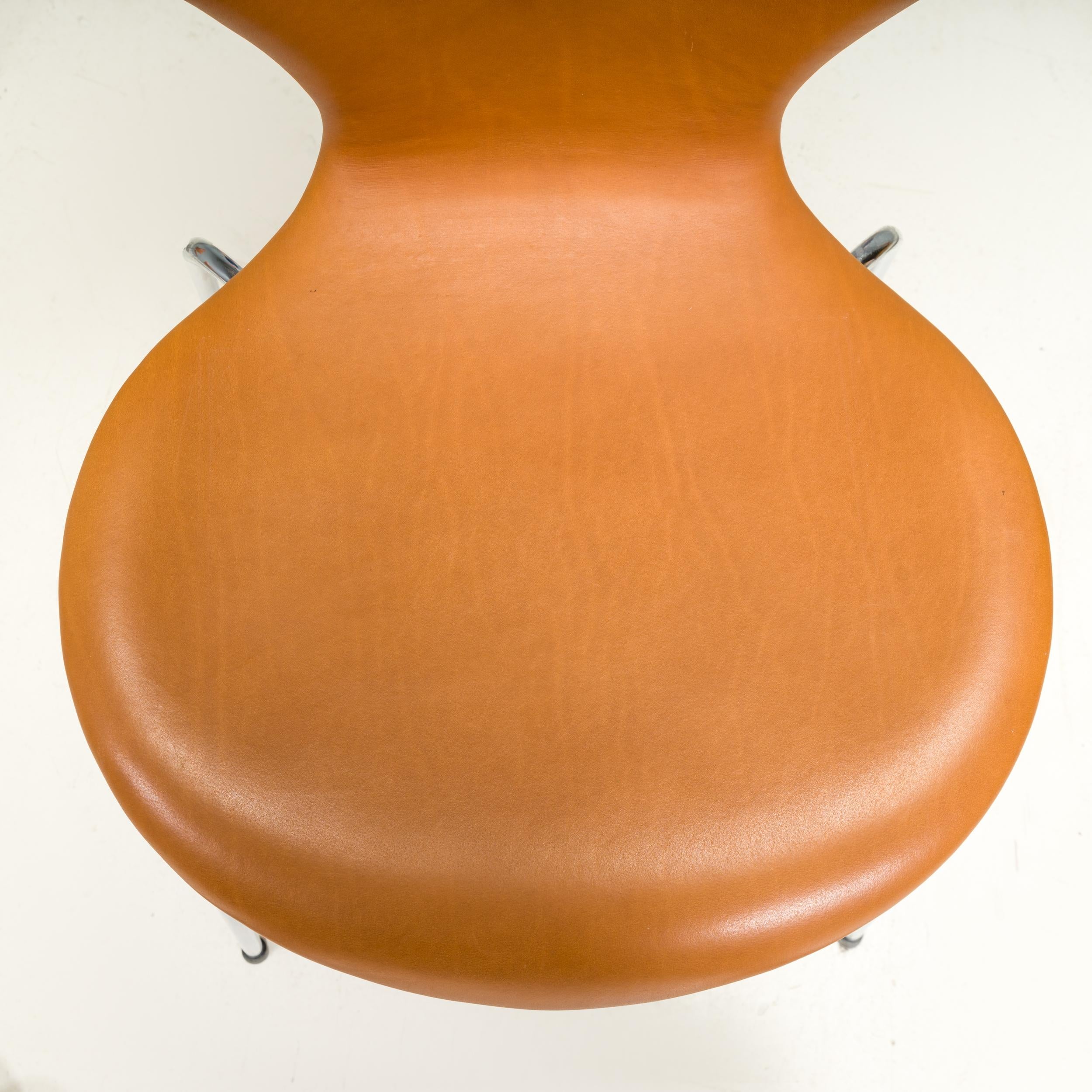Arne Jacobsen pour Fritz Hansen Leather 3107 Series 7 chaises de salle à manger, lot de 4 en vente 4
