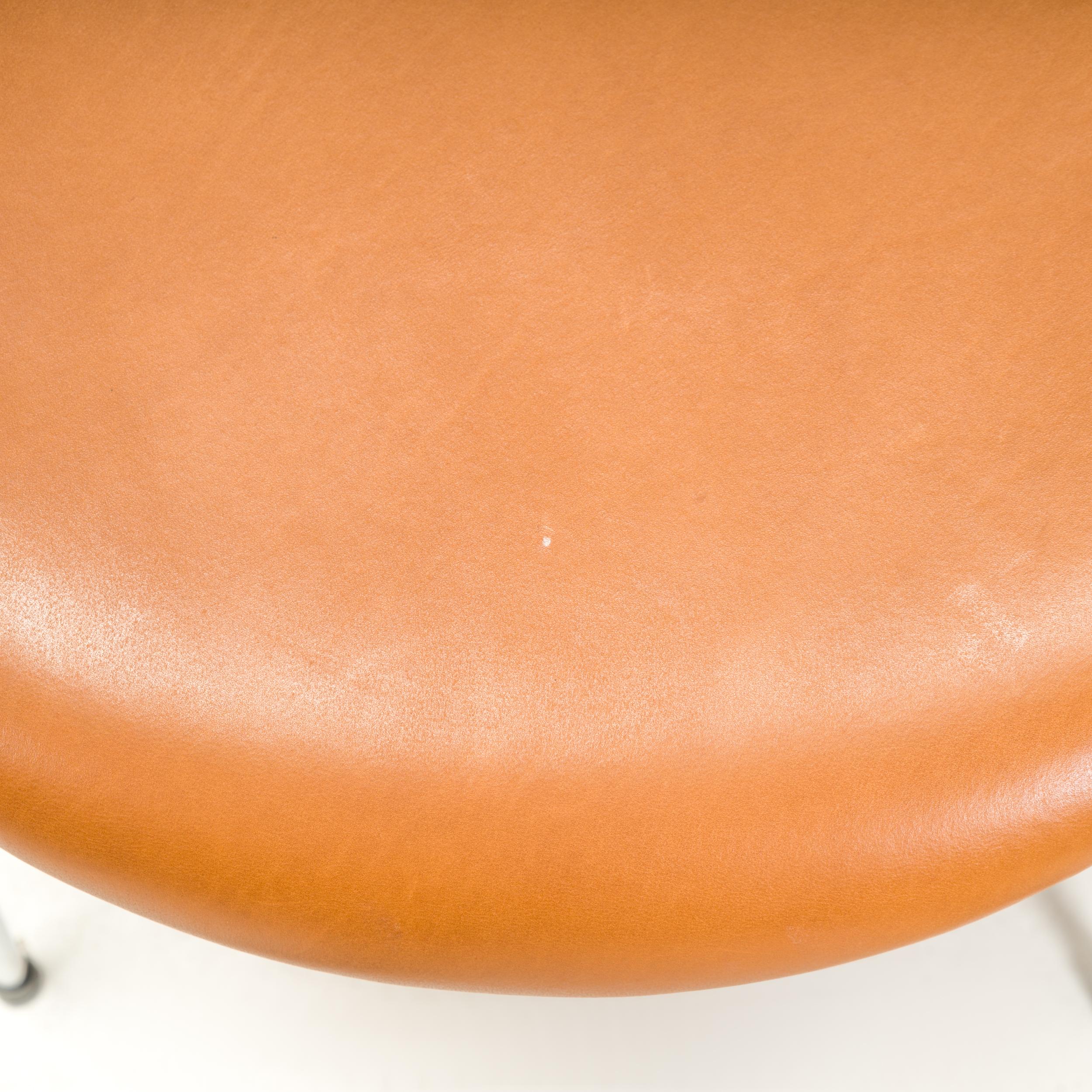 Arne Jacobsen pour Fritz Hansen Leather 3107 Series 7 chaises de salle à manger, lot de 4 en vente 5